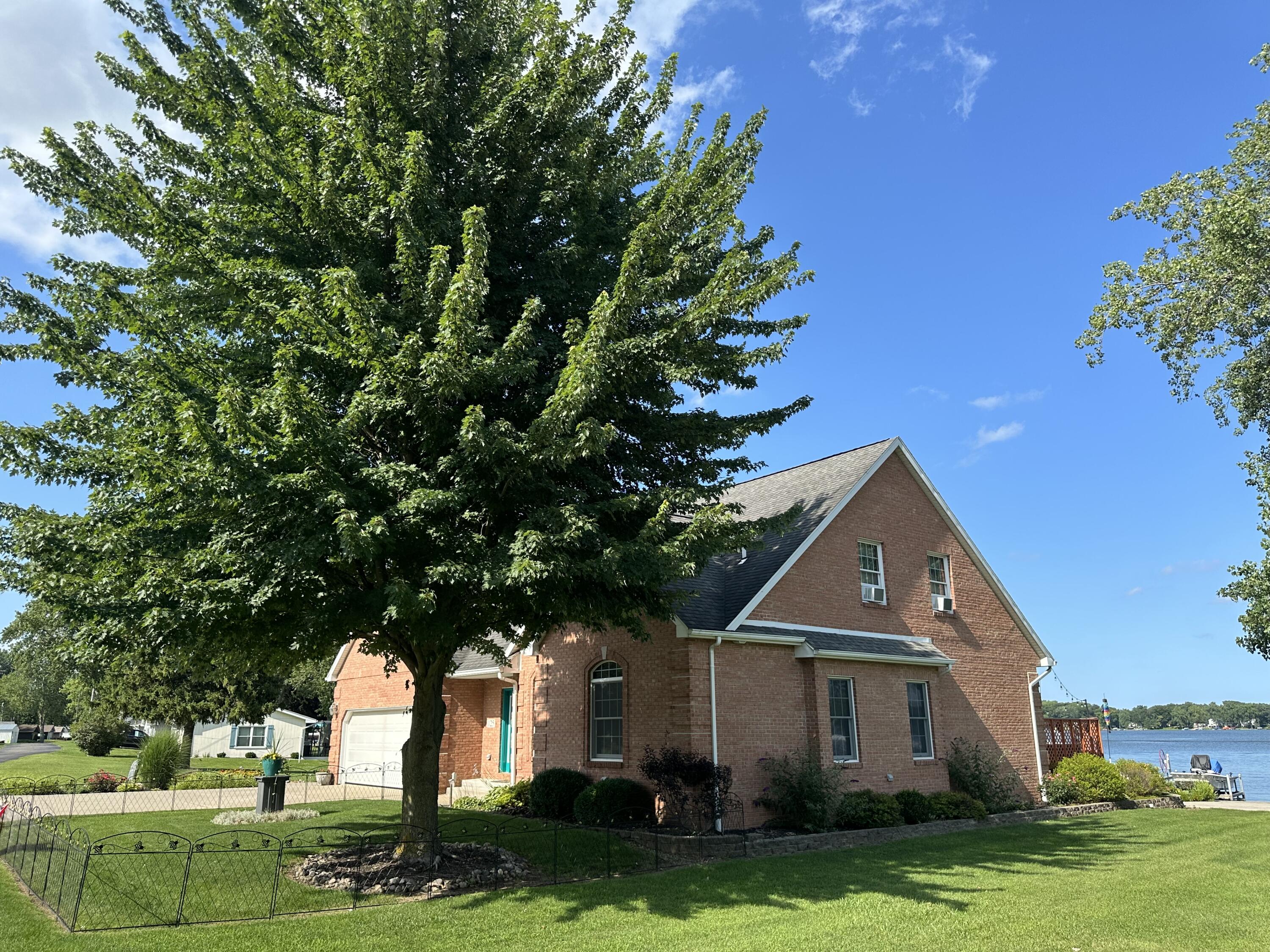 125 Lakeside Drive