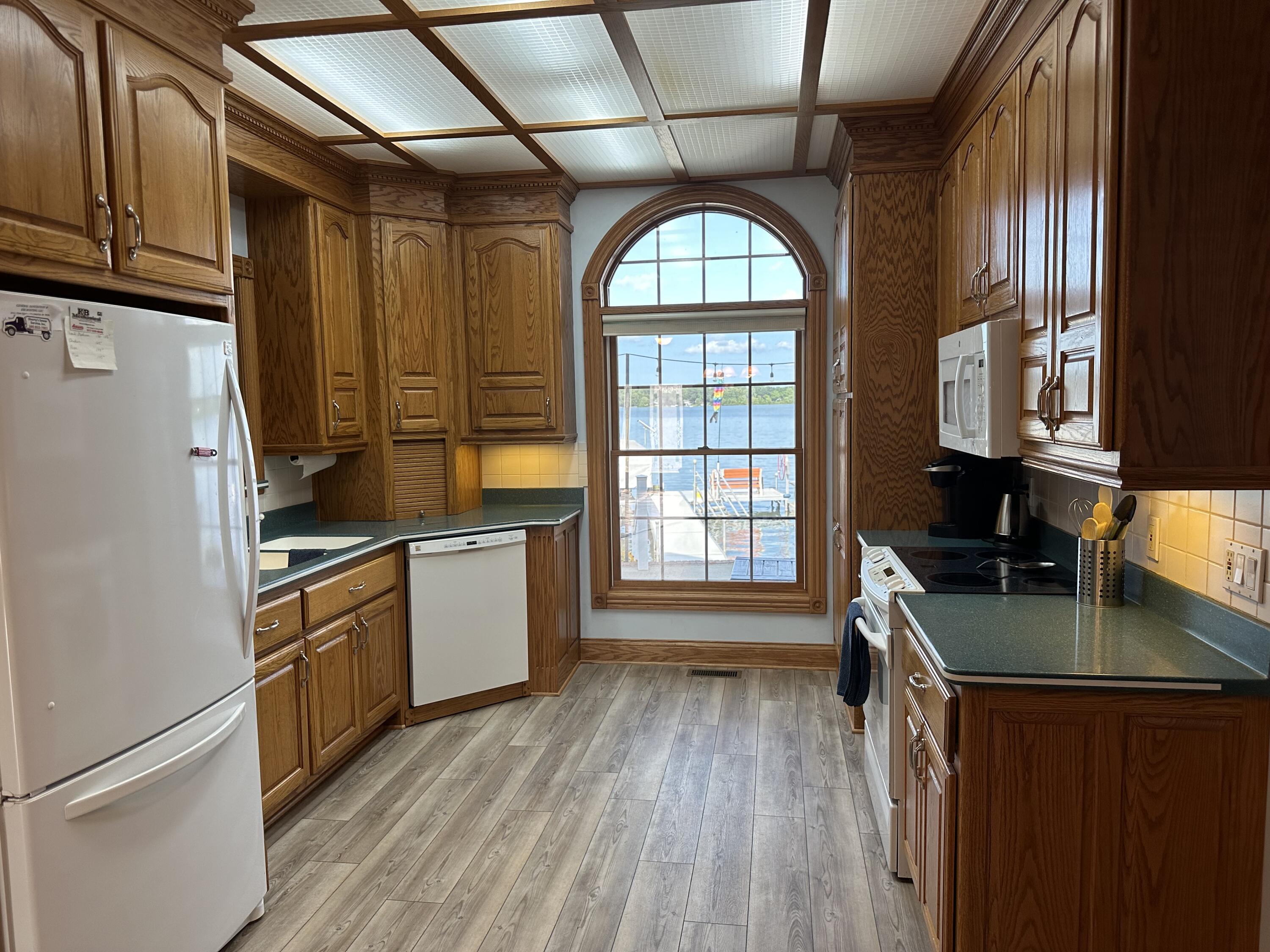 125 Lakeside Drive