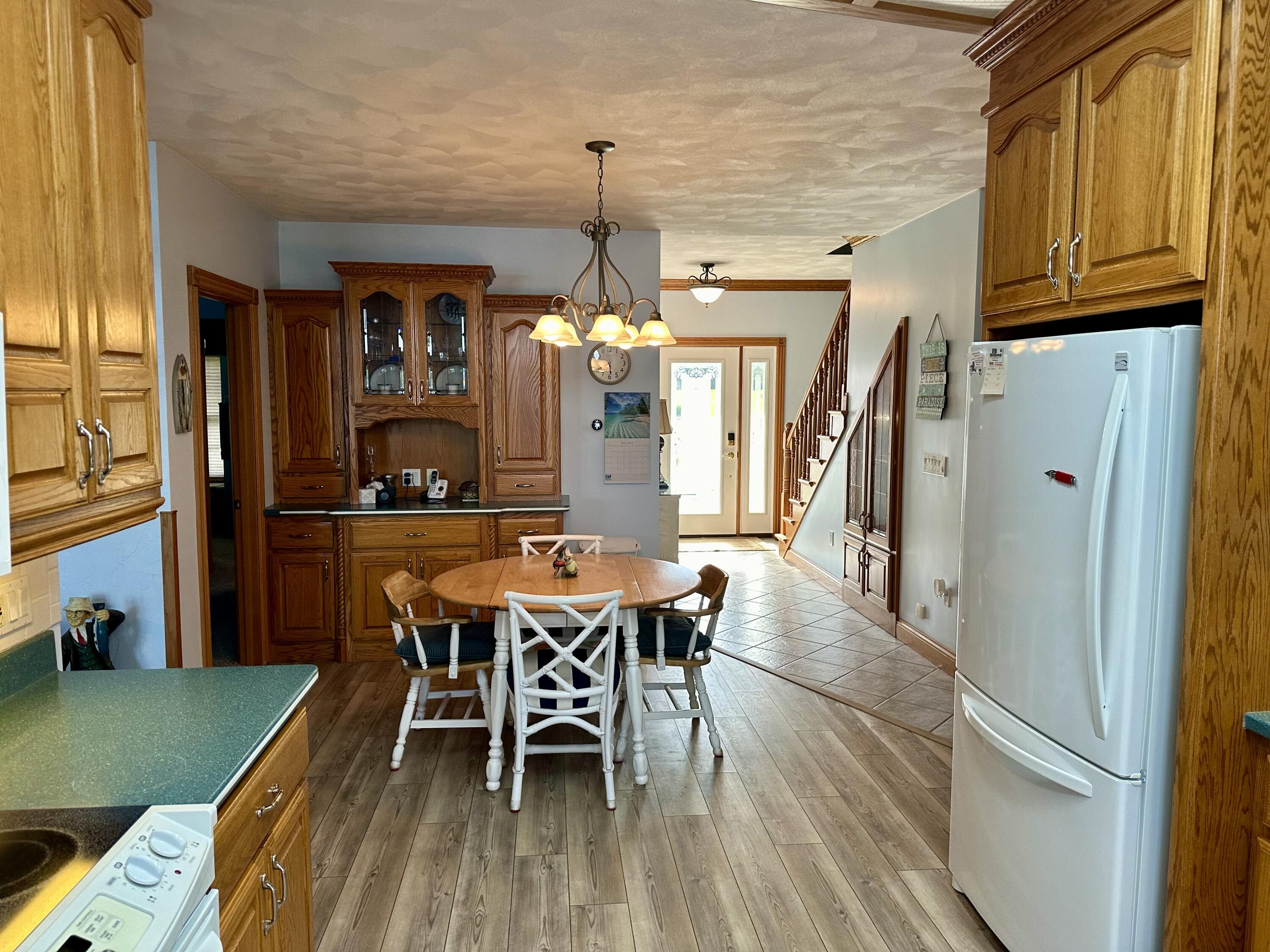 125 Lakeside Drive