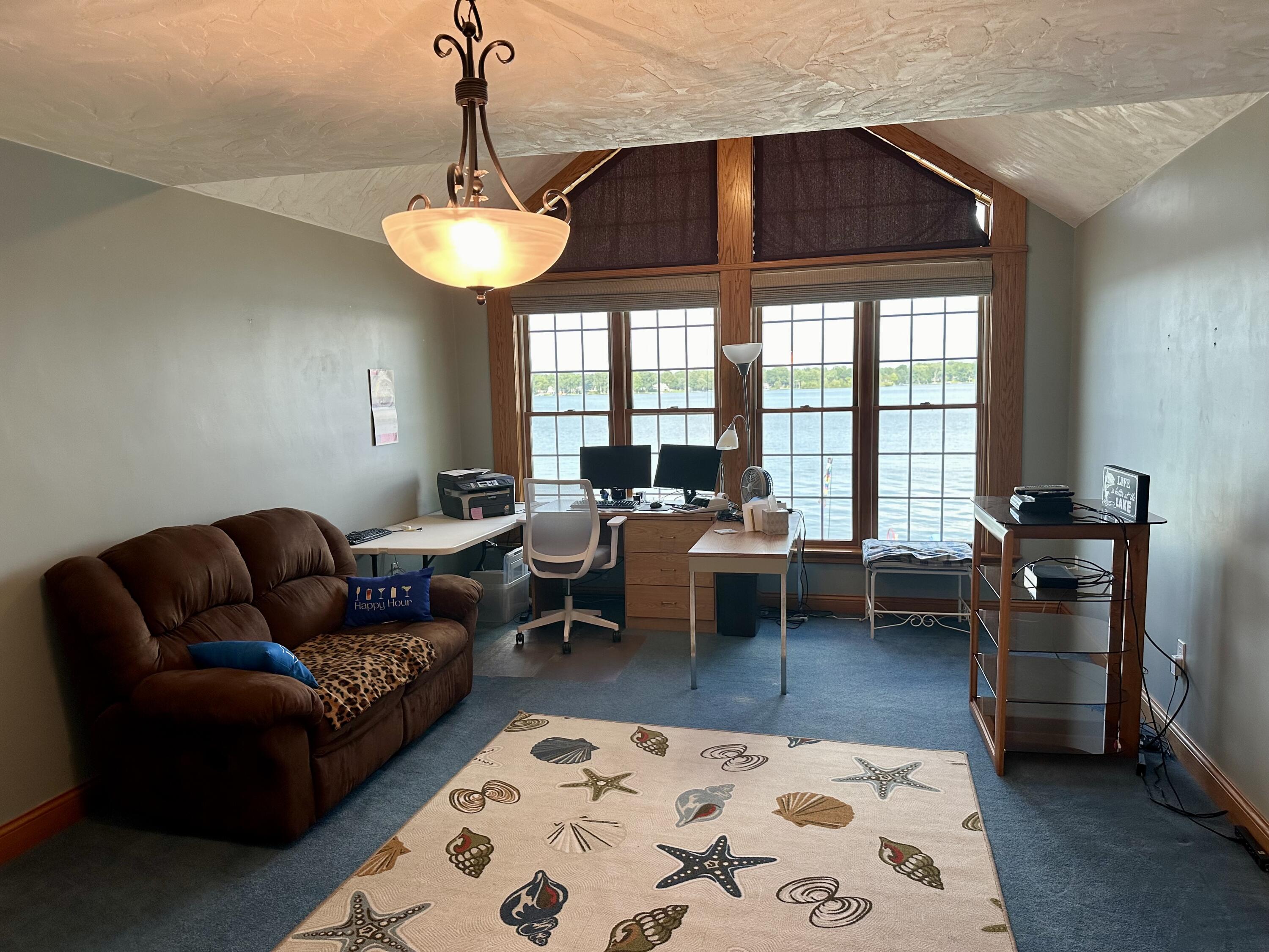 125 Lakeside Drive