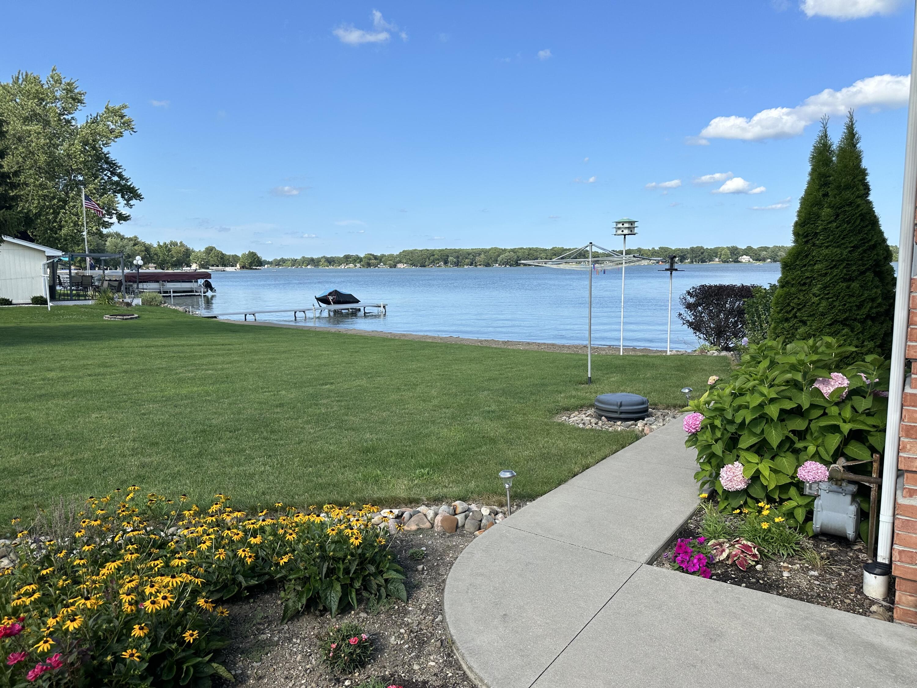 125 Lakeside Drive