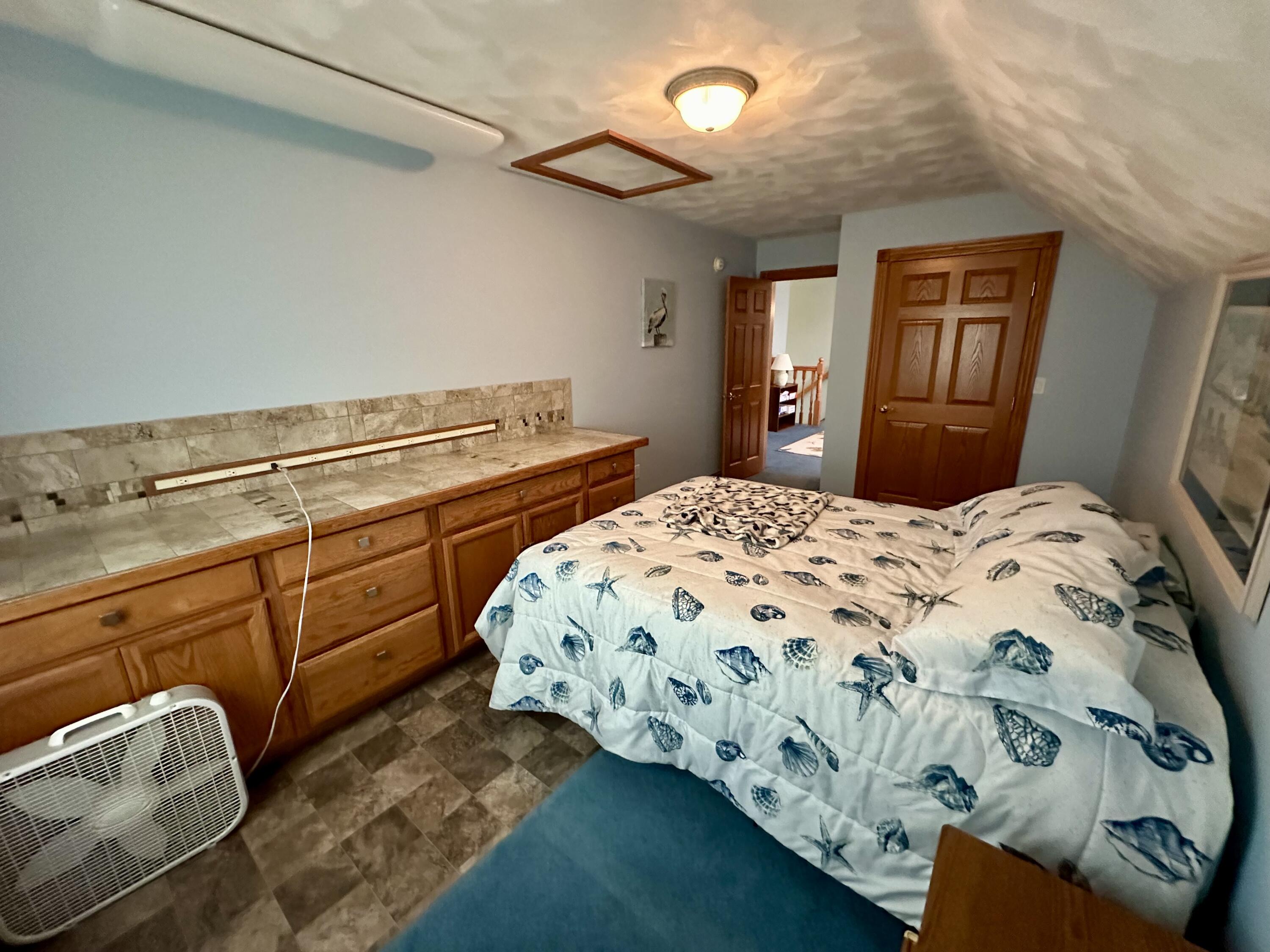 125 Lakeside Drive