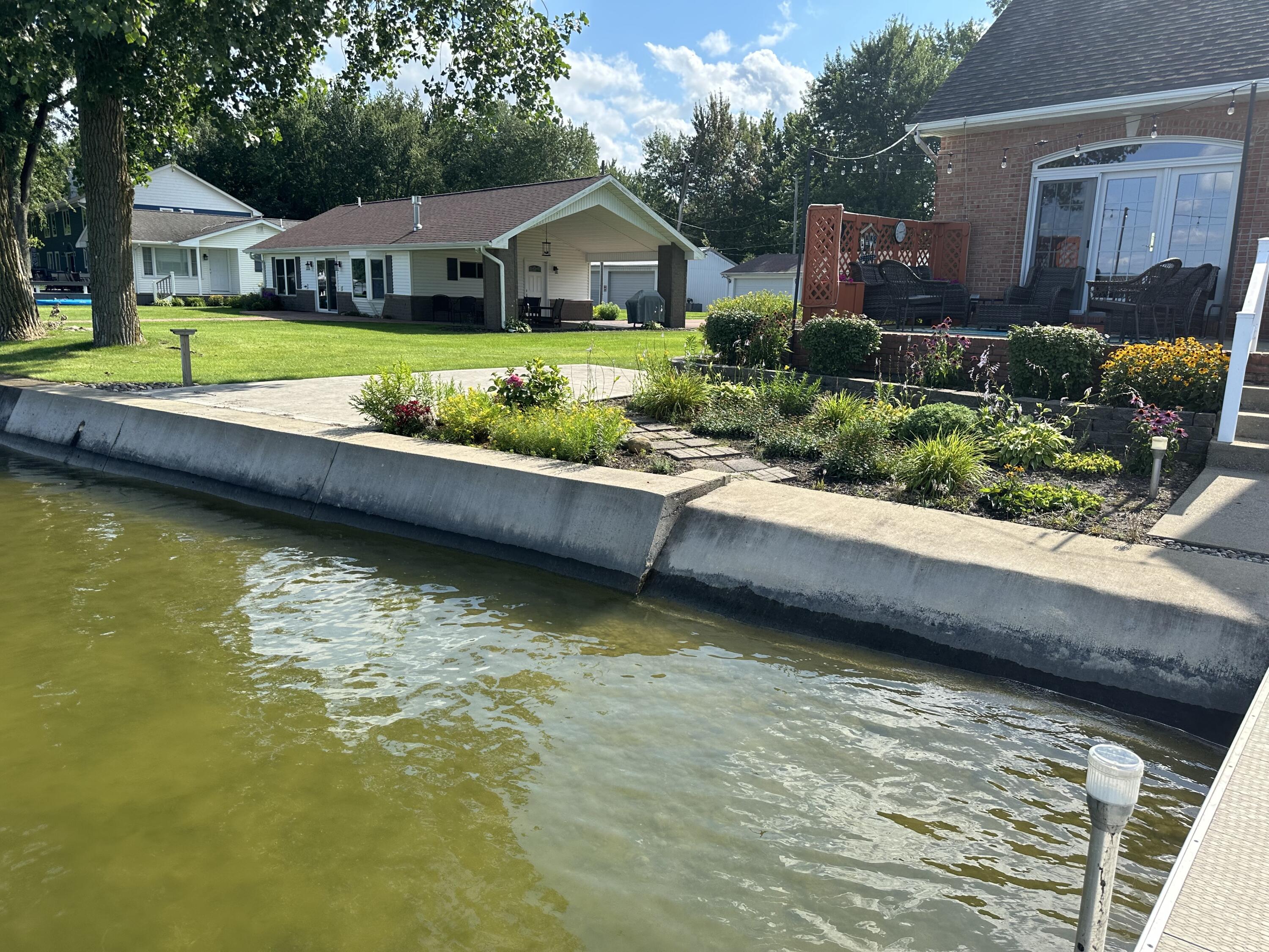 125 Lakeside Drive