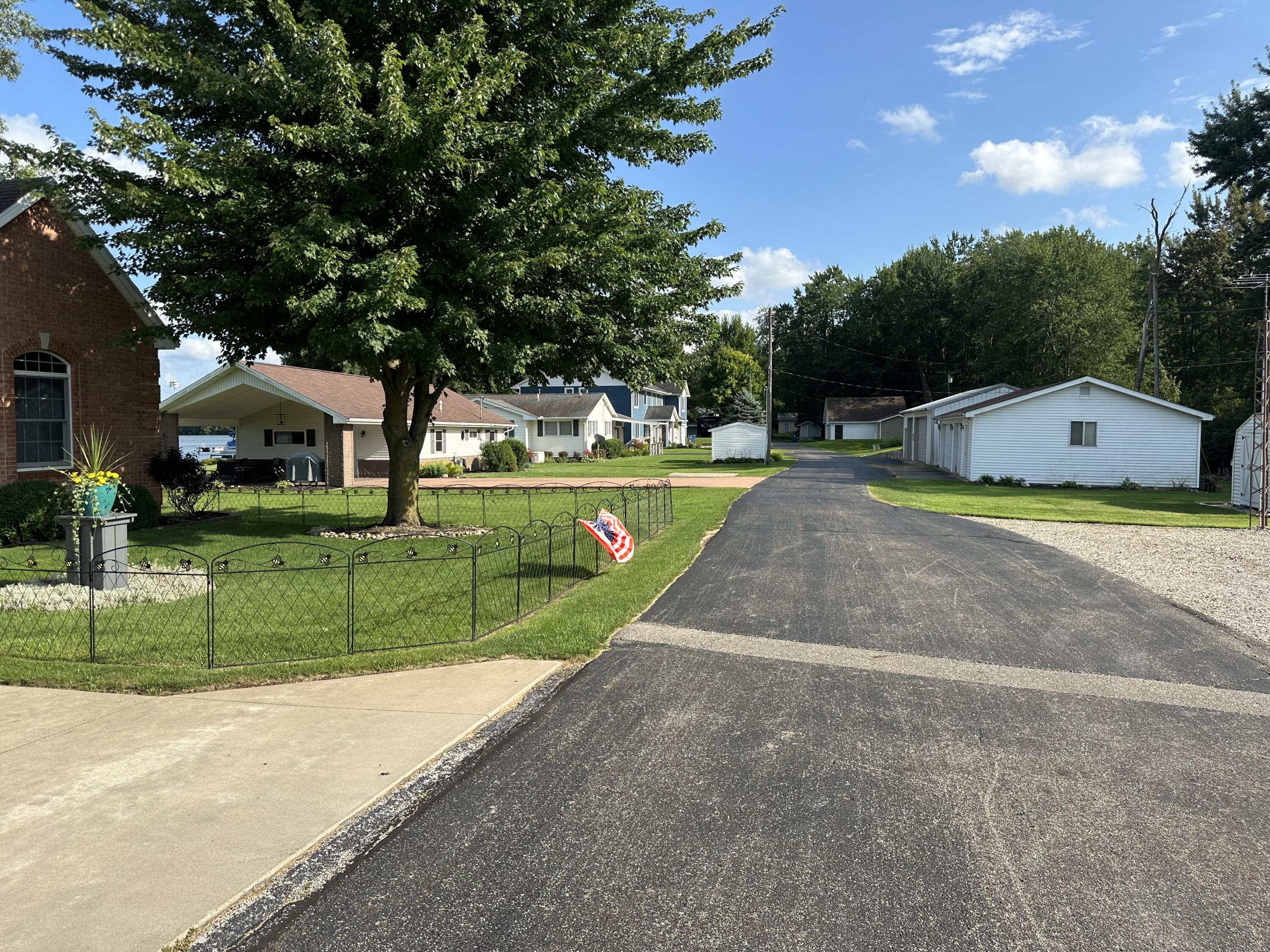 125 Lakeside Drive