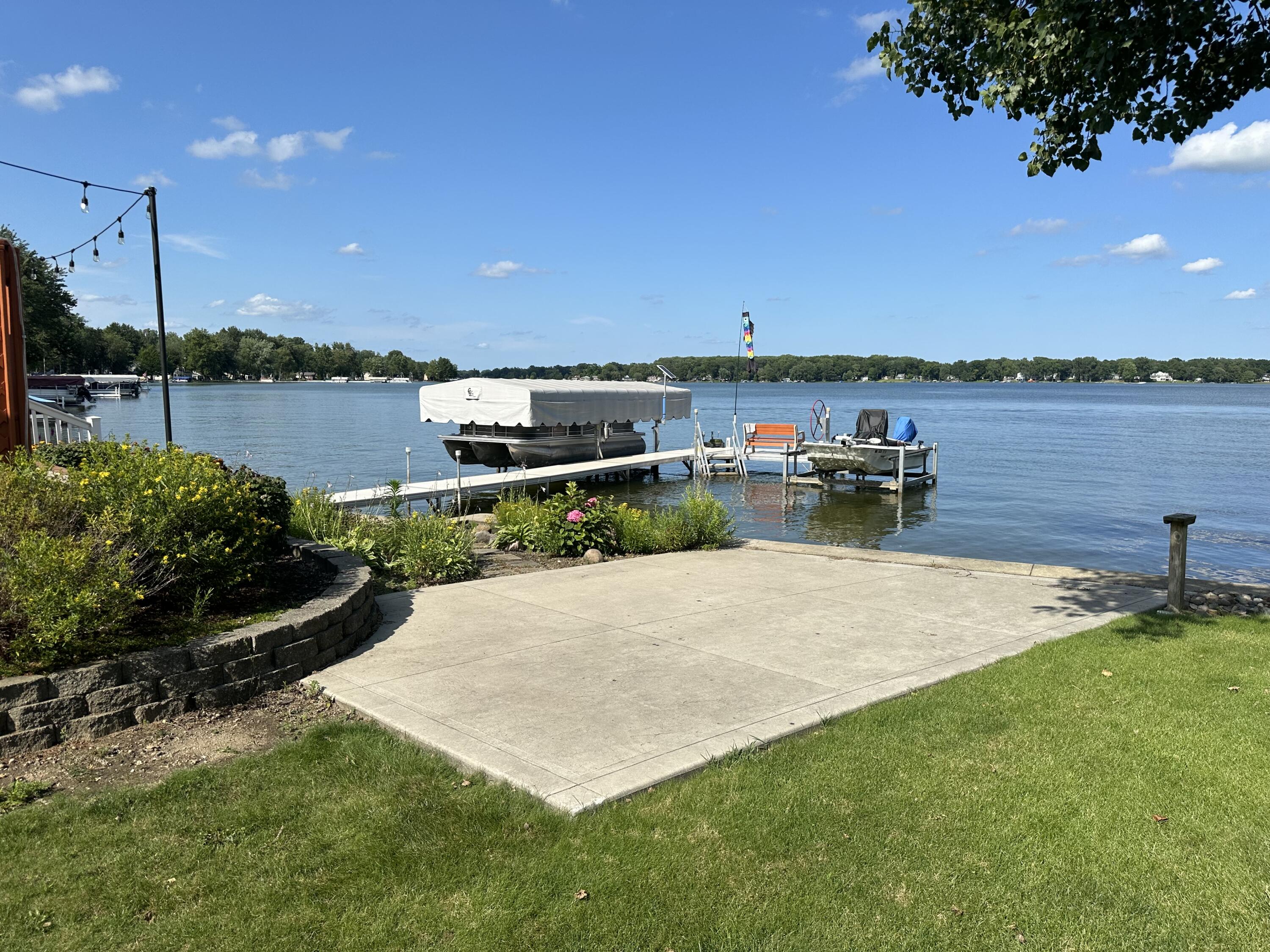 125 Lakeside Drive