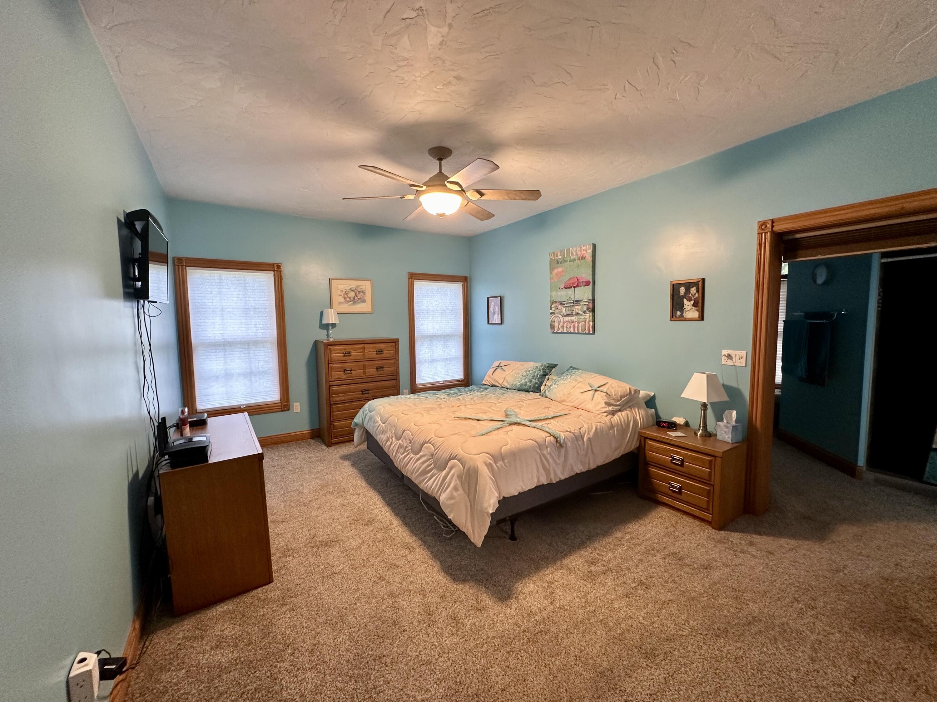 125 Lakeside Drive