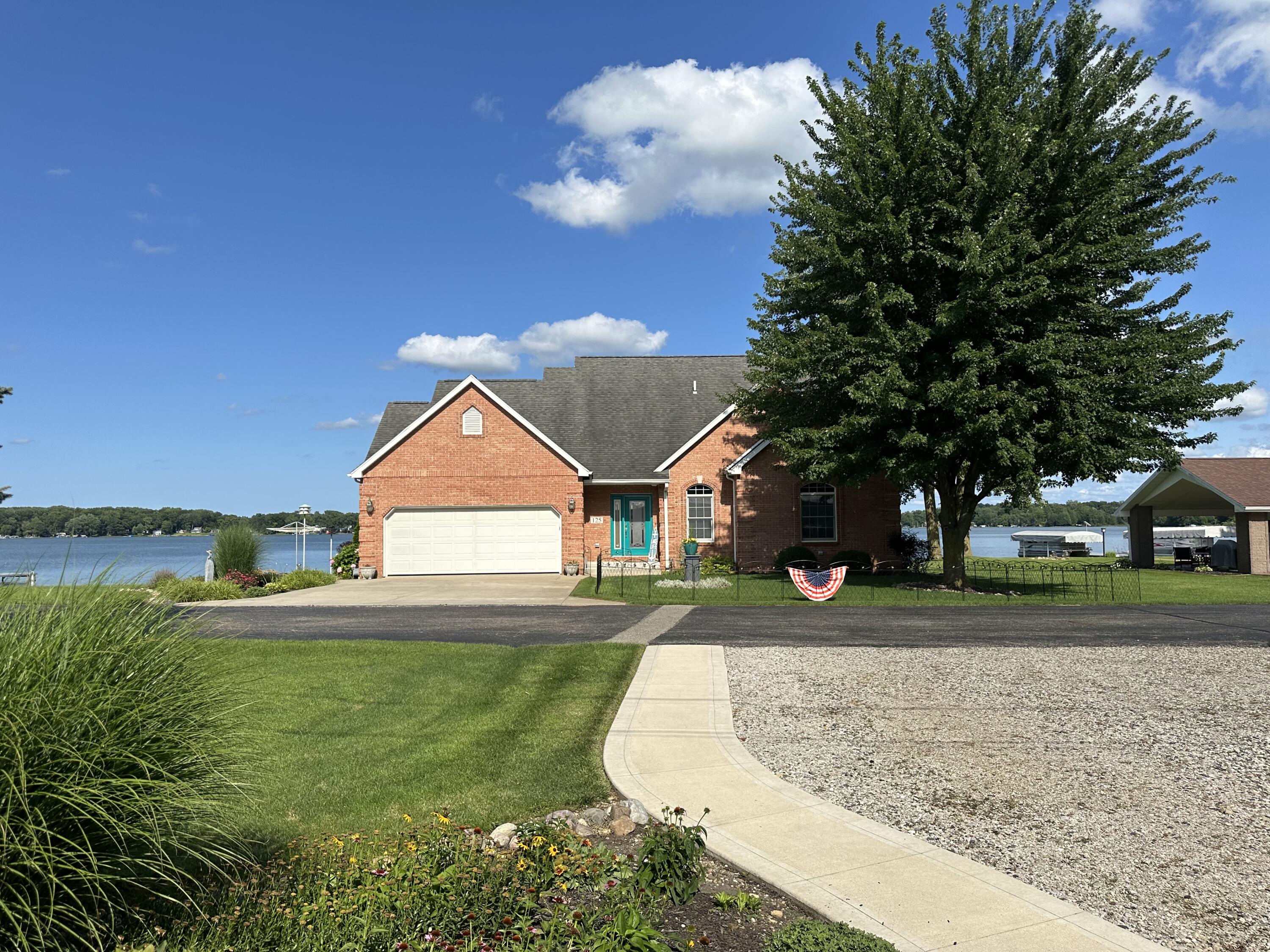 125 Lakeside Drive