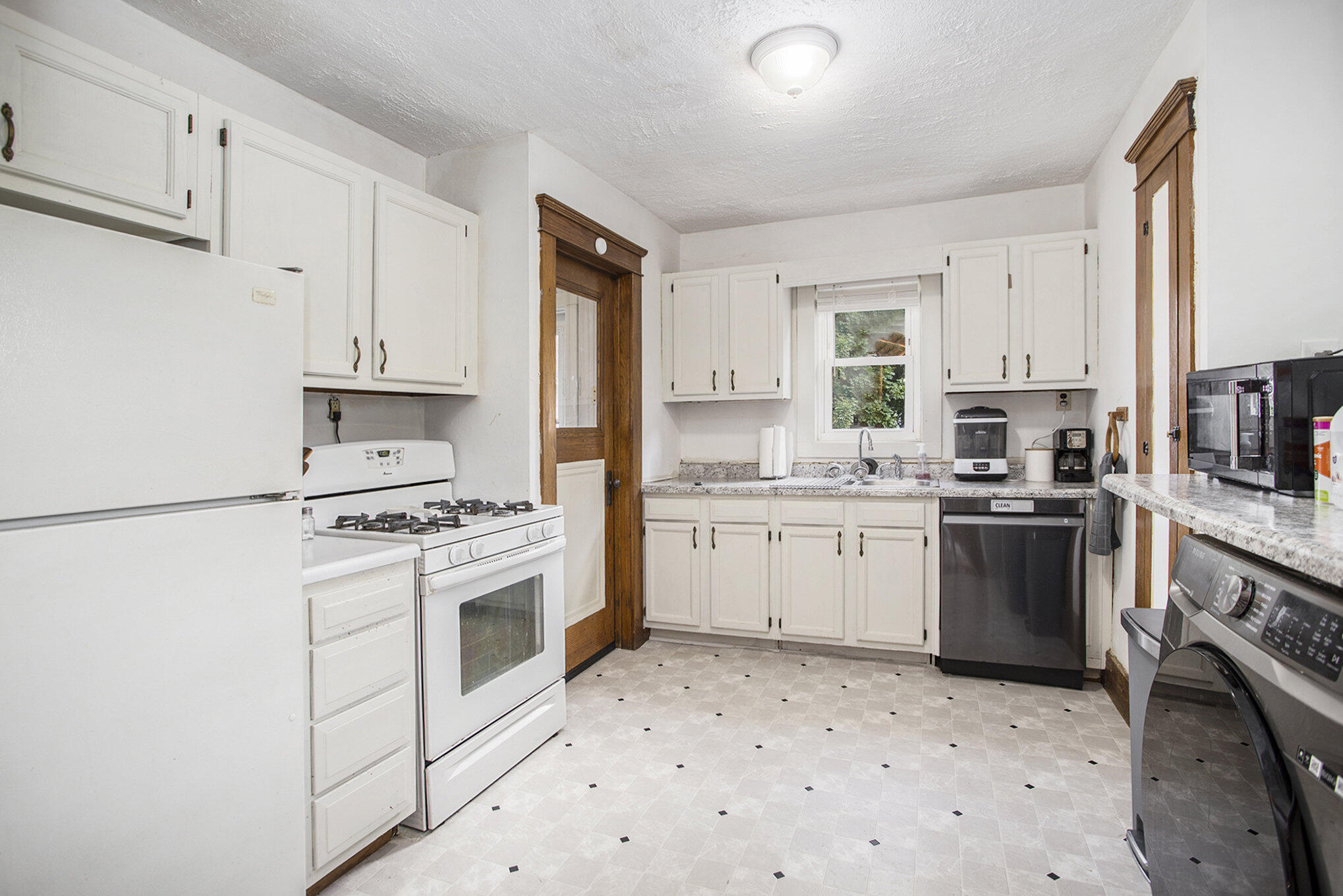 830 W Hanover Street