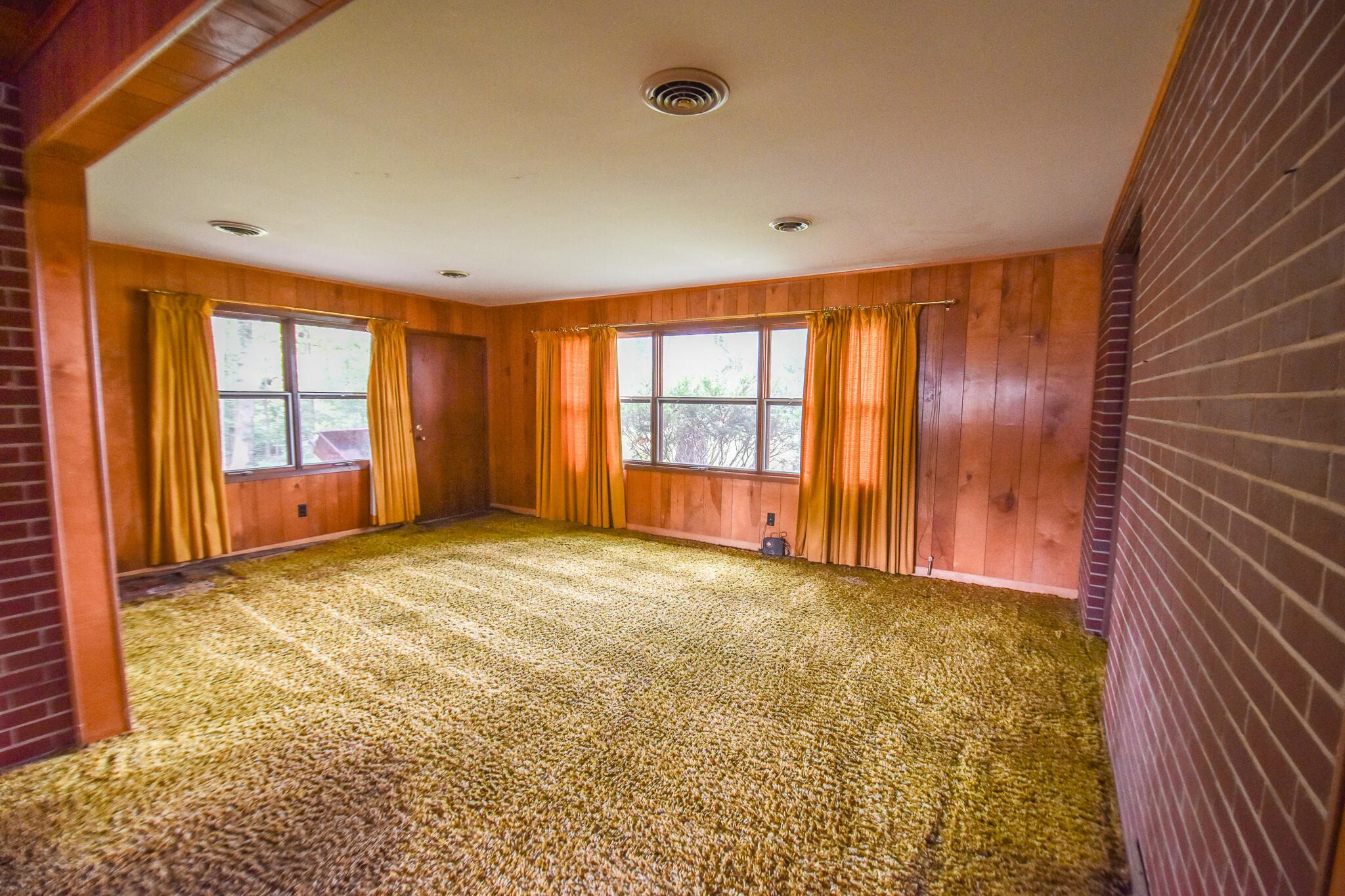 141 W Chicago Road