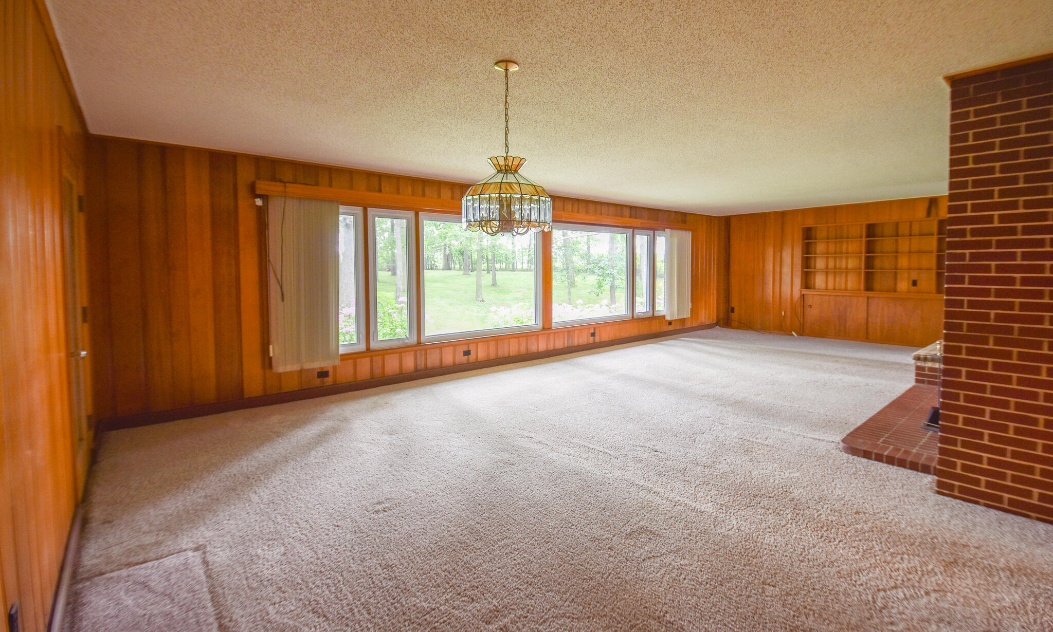 141 W Chicago Road