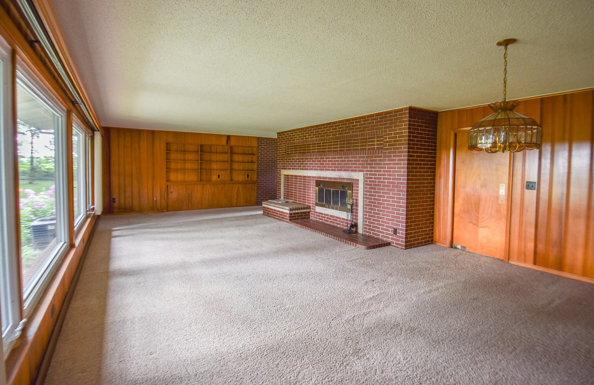 141 W Chicago Road