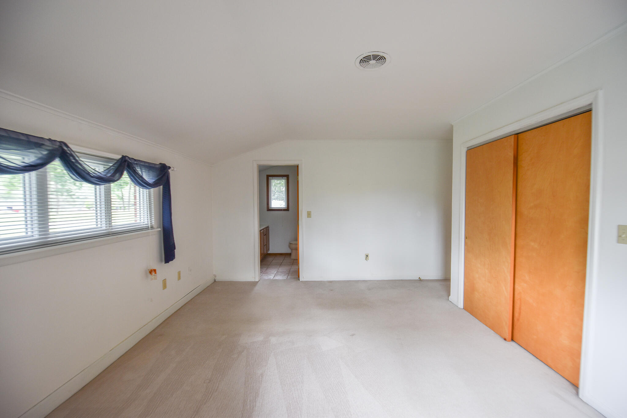 141 W Chicago Road