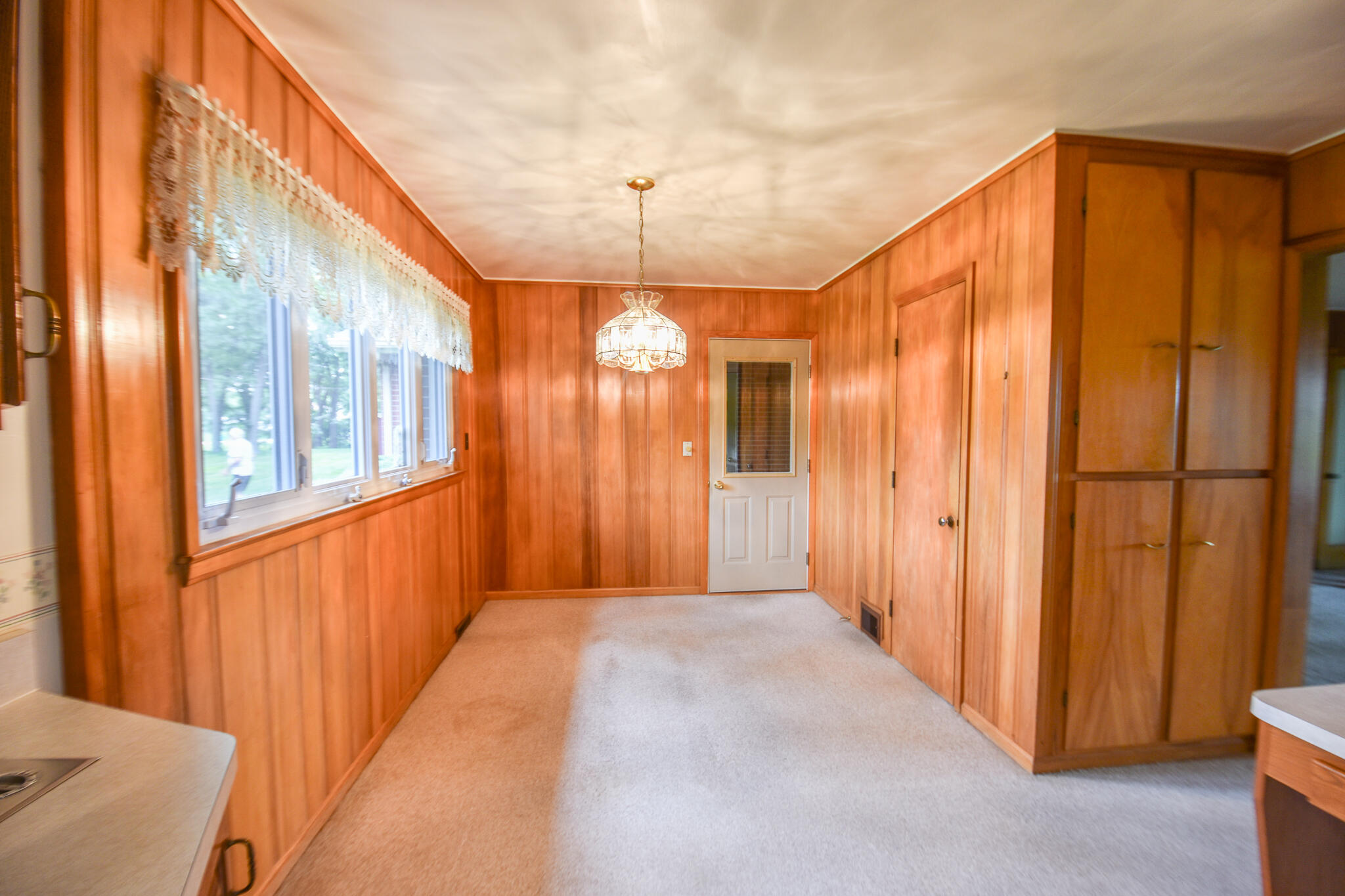 141 W Chicago Road