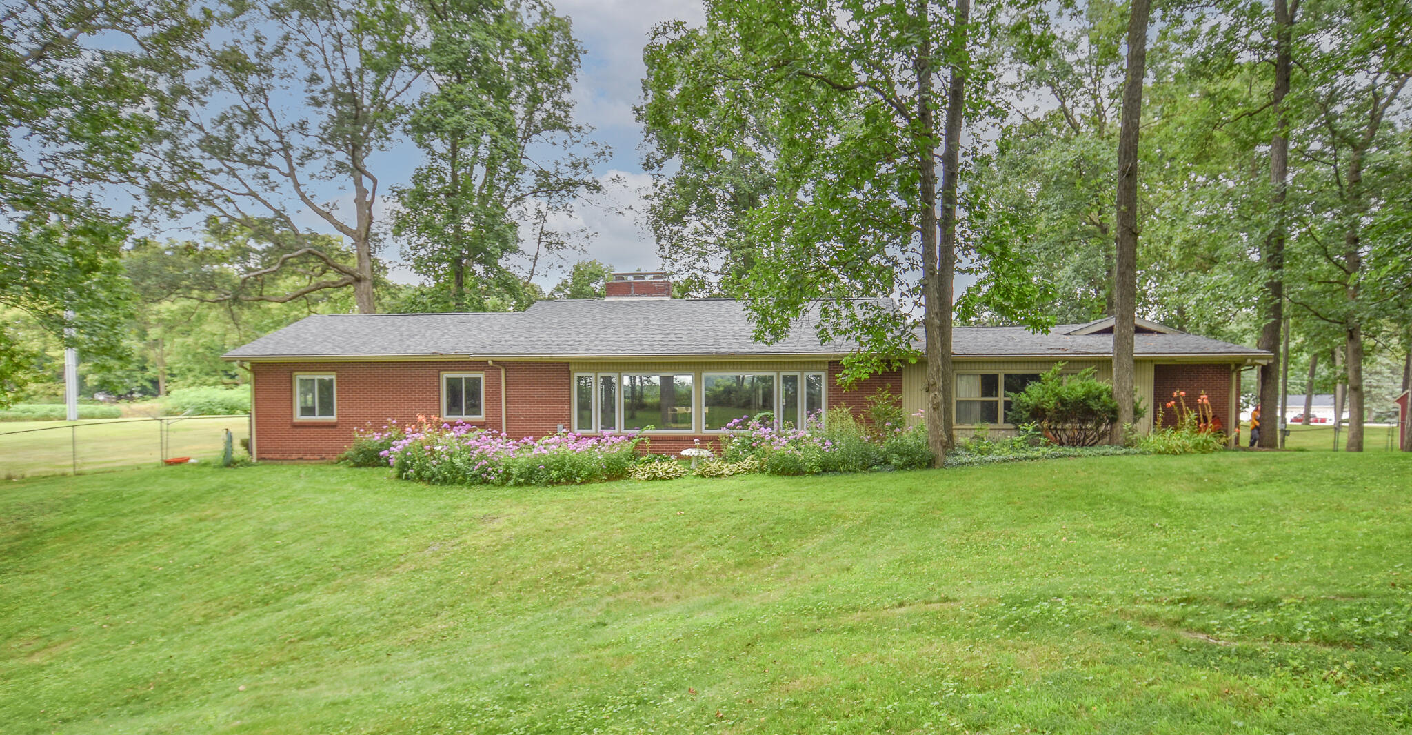 141 W Chicago Road