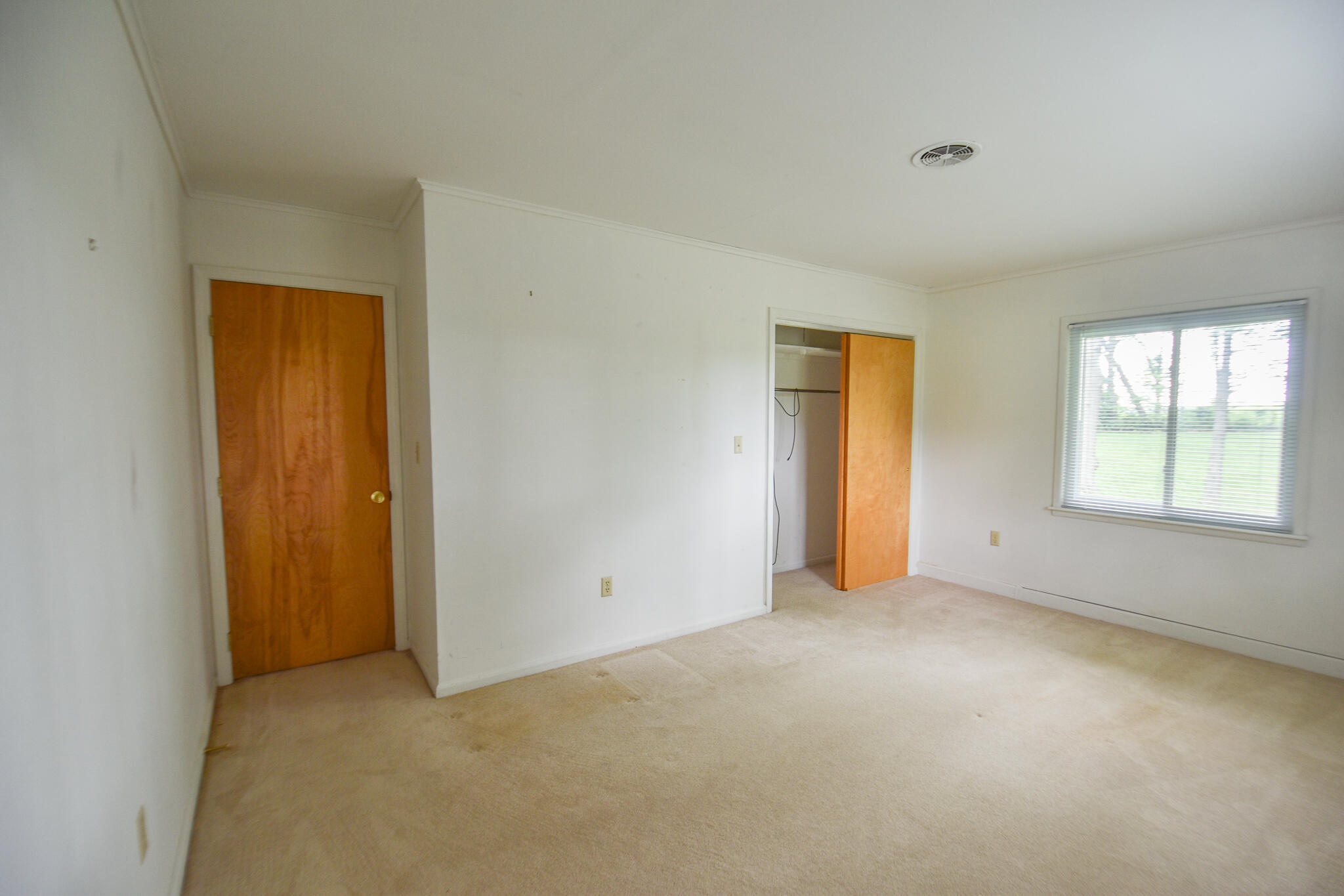 141 W Chicago Road