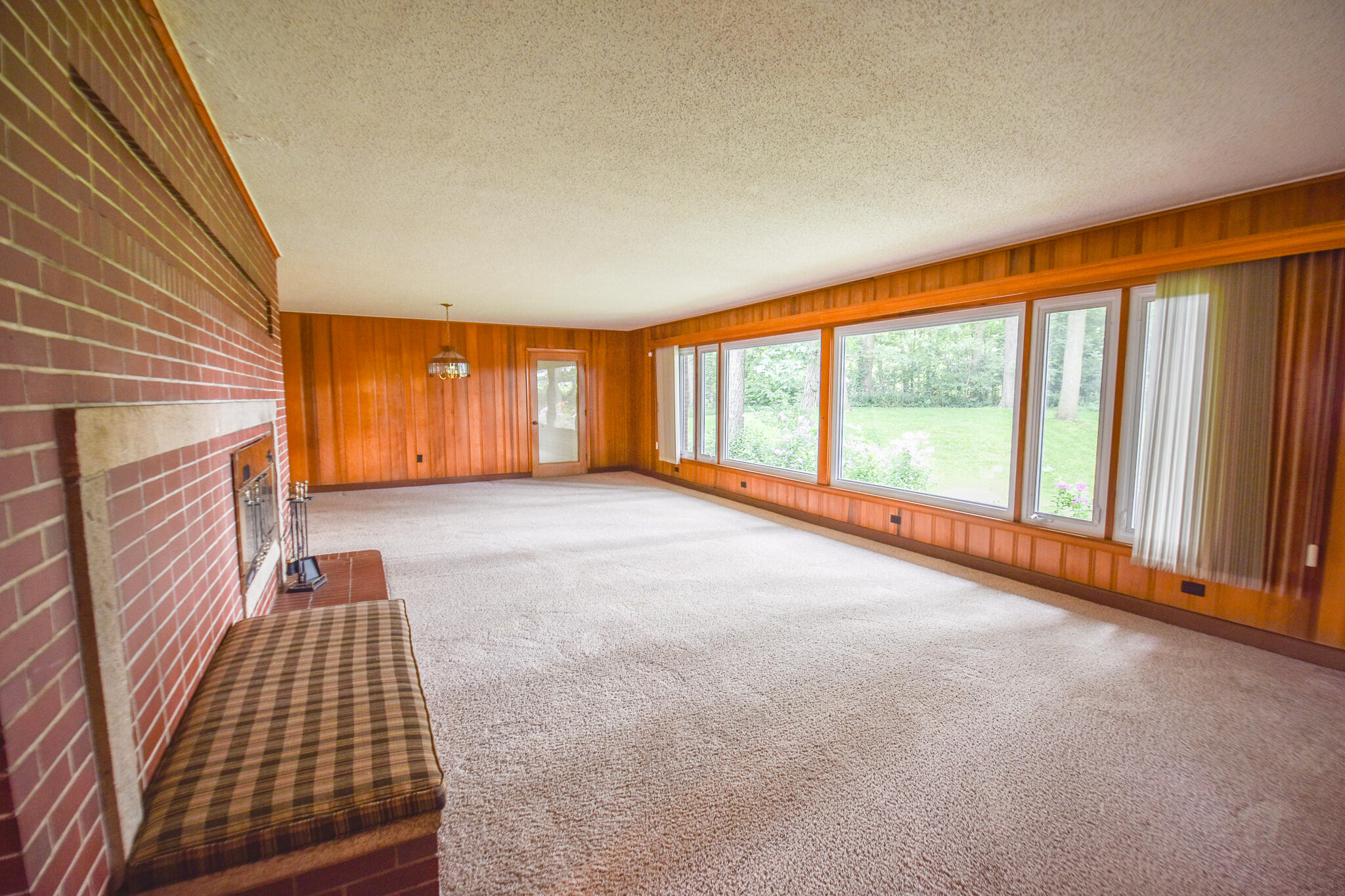 141 W Chicago Road