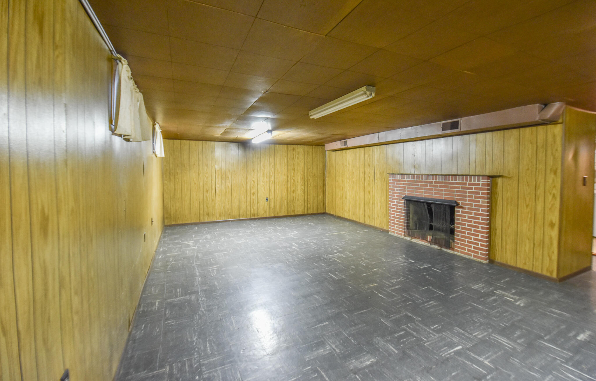 141 W Chicago Road