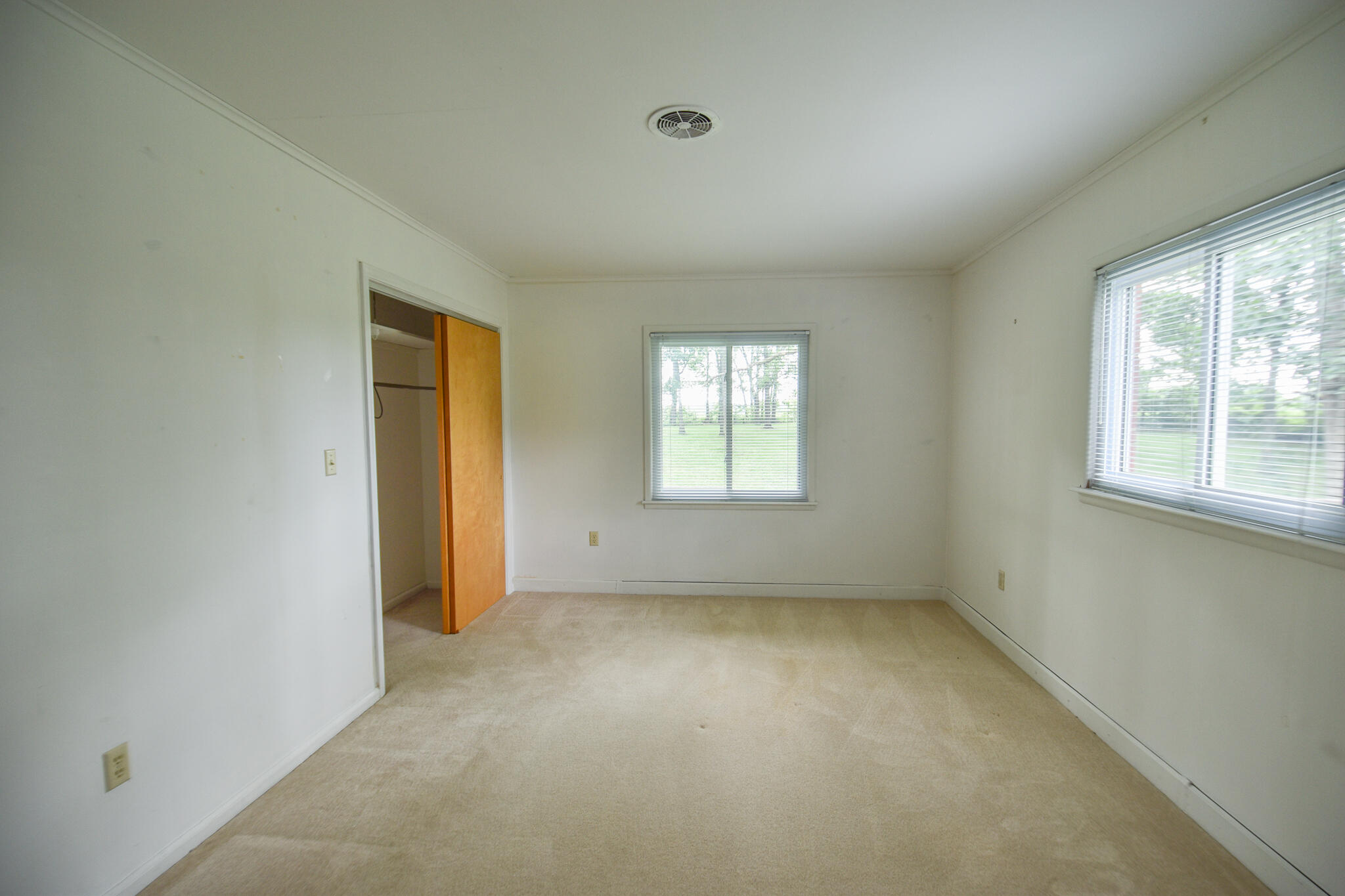 141 W Chicago Road