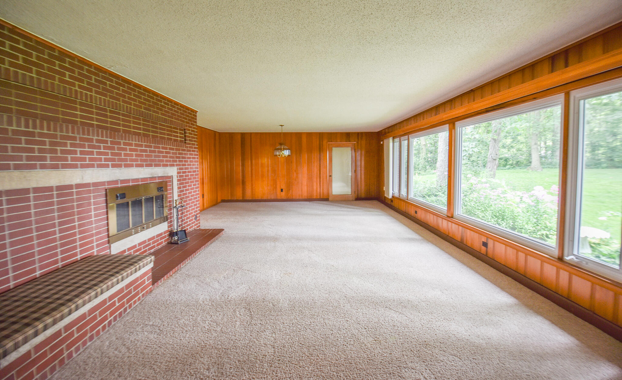 141 W Chicago Road