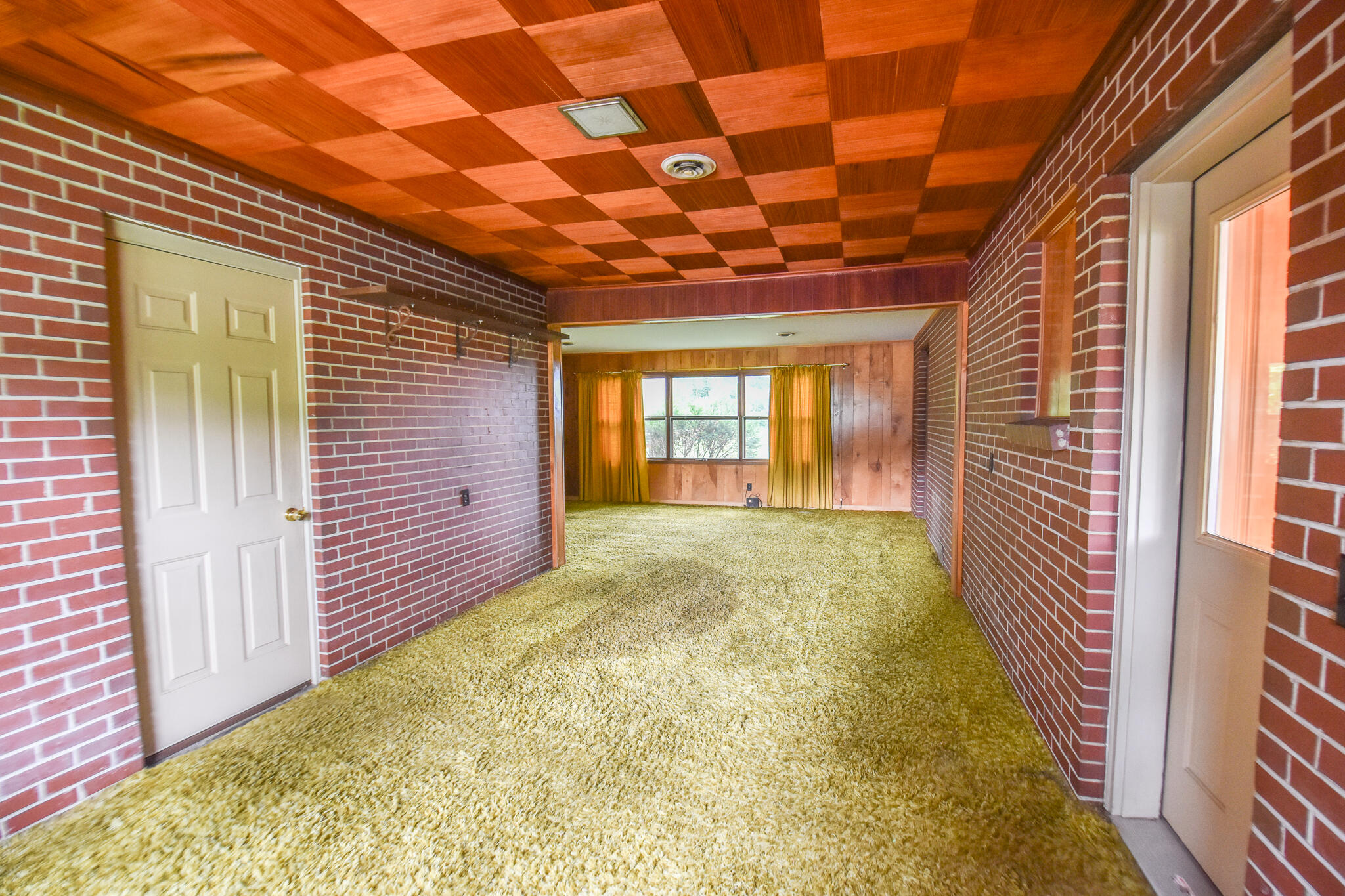 141 W Chicago Road