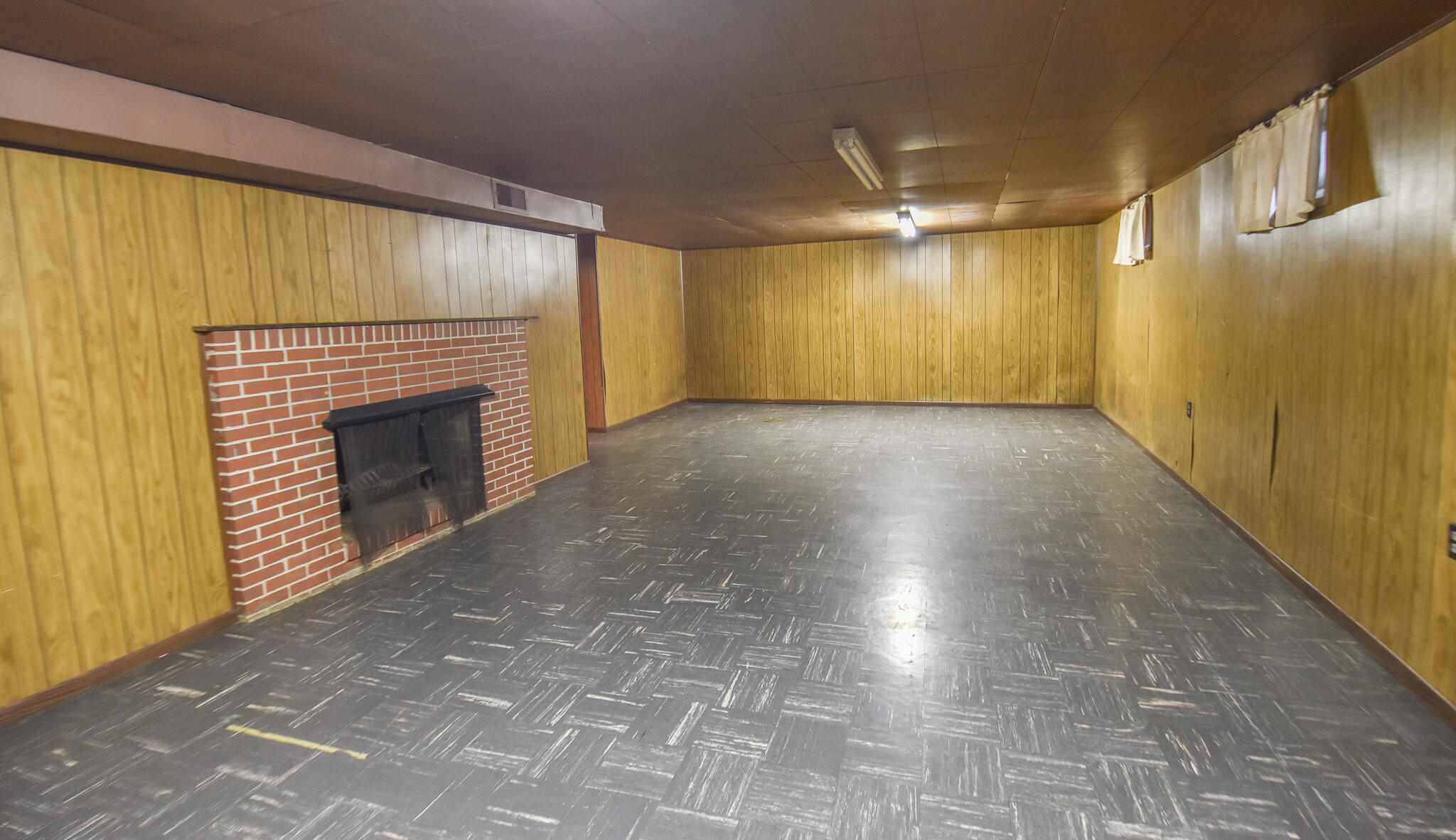 141 W Chicago Road