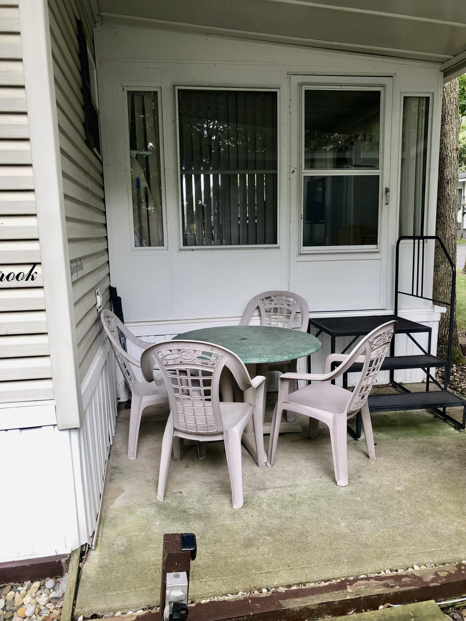 614 Hillview Lane