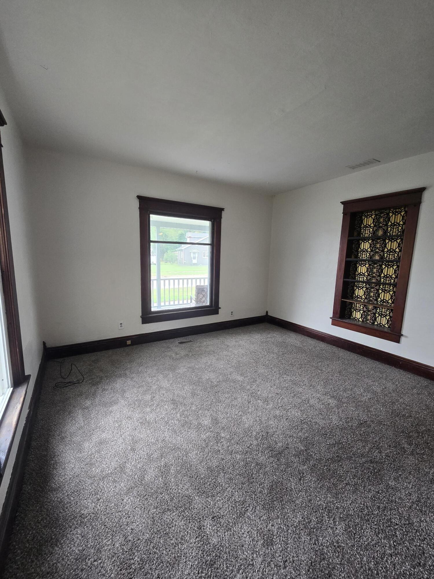 27 E Jefferson Street
