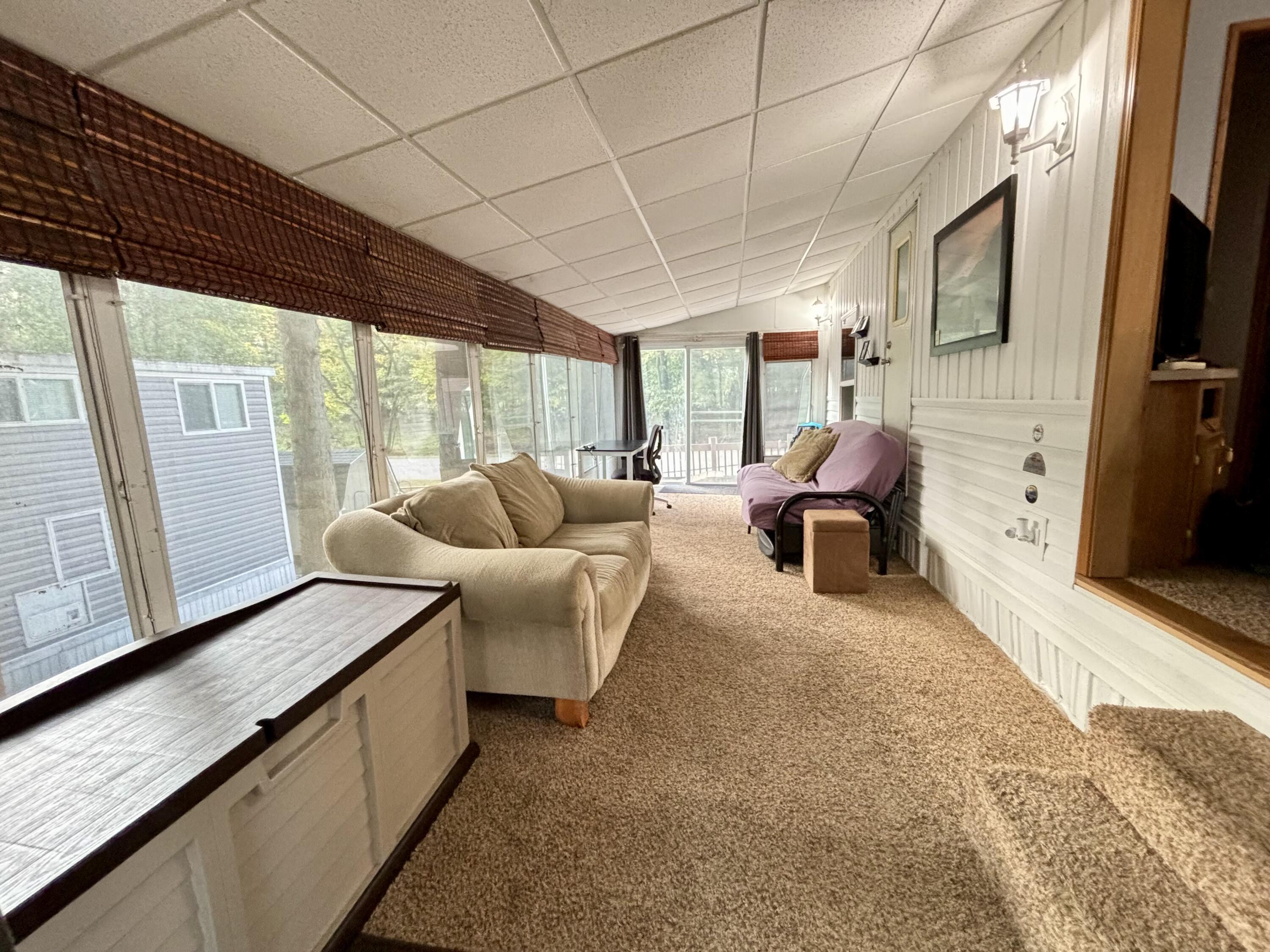 631 Hillview Lane