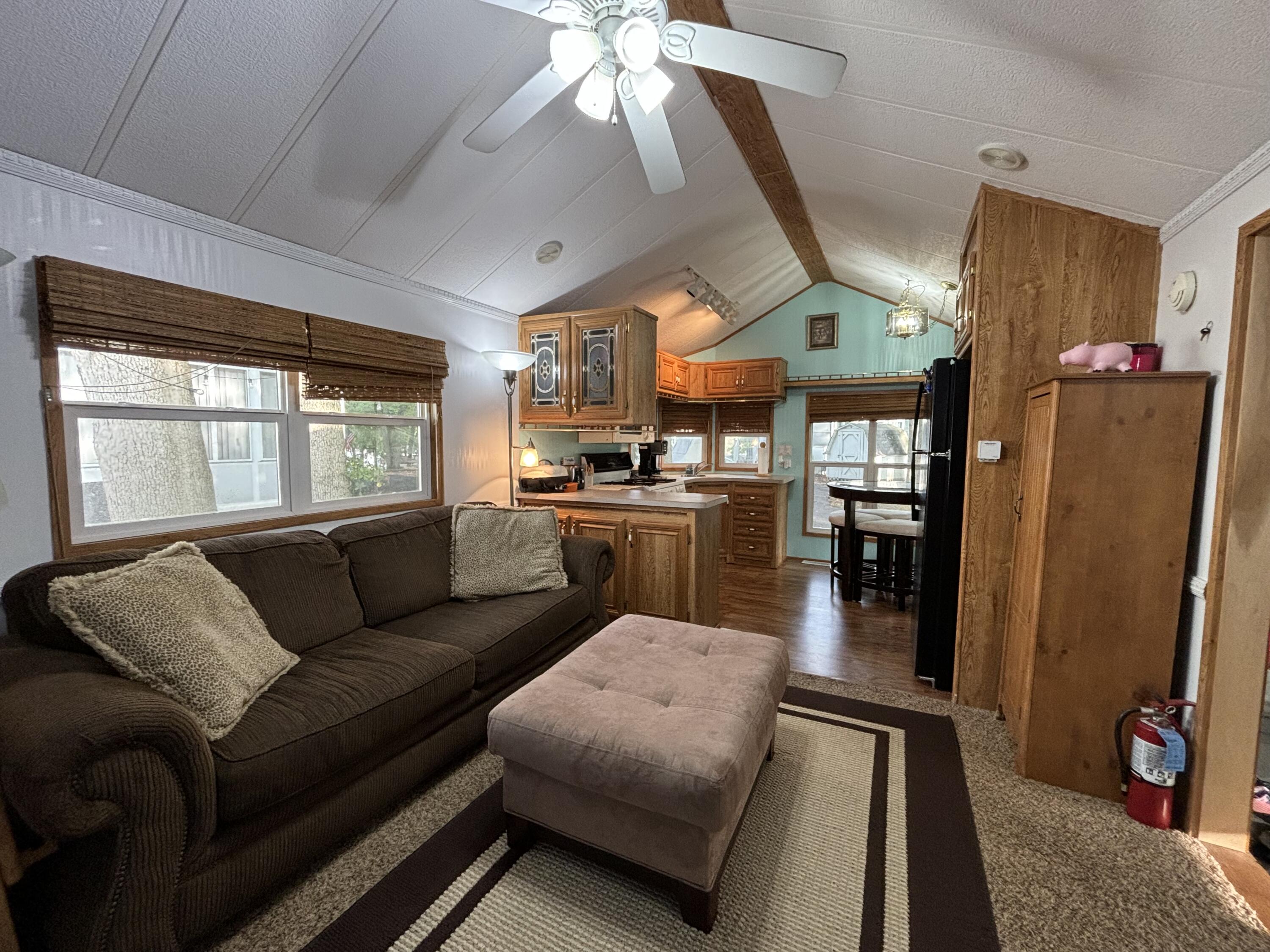 631 Hillview Lane