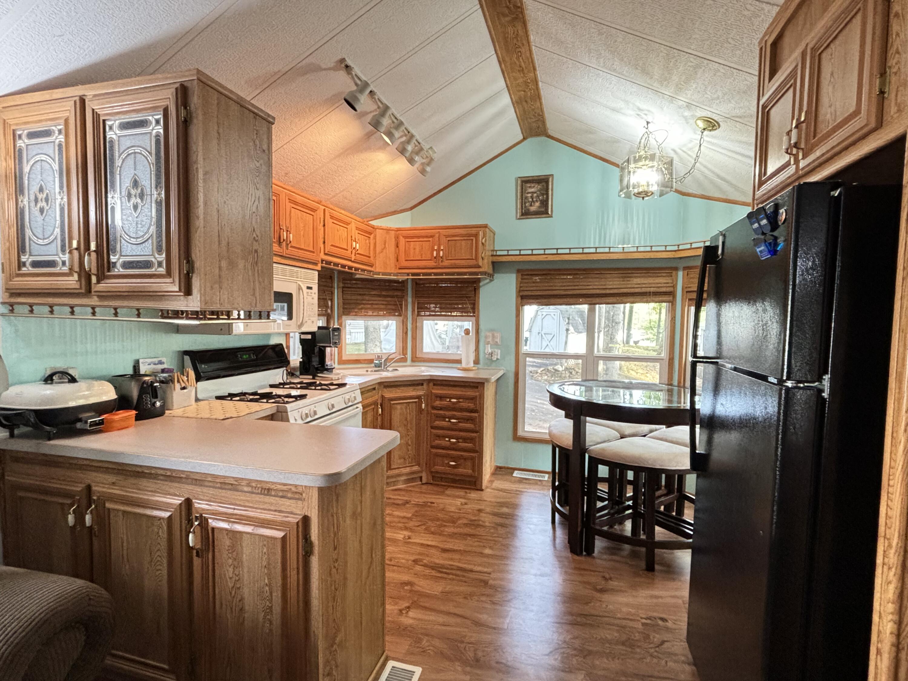 631 Hillview Lane