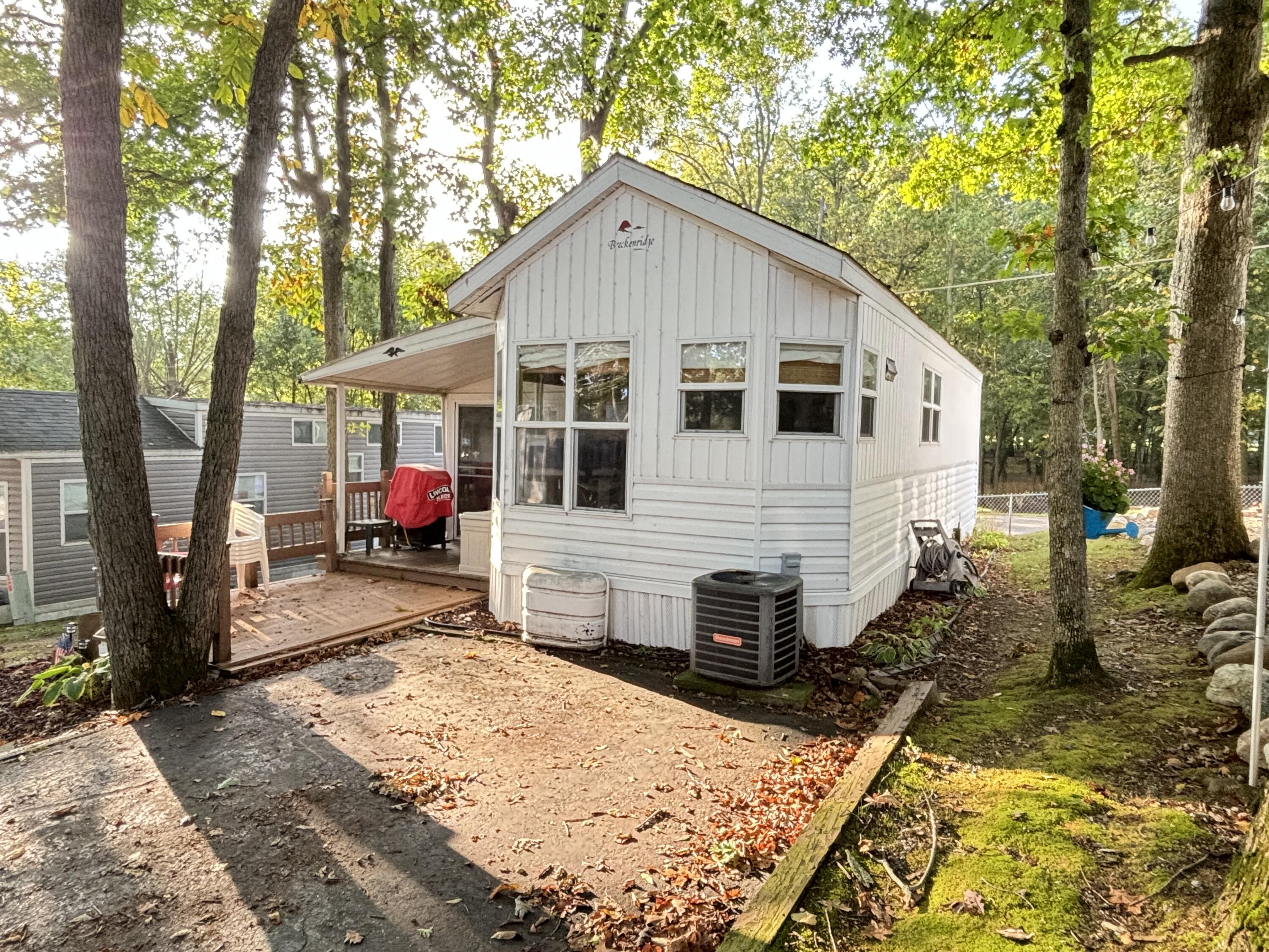 631 Hillview Lane
