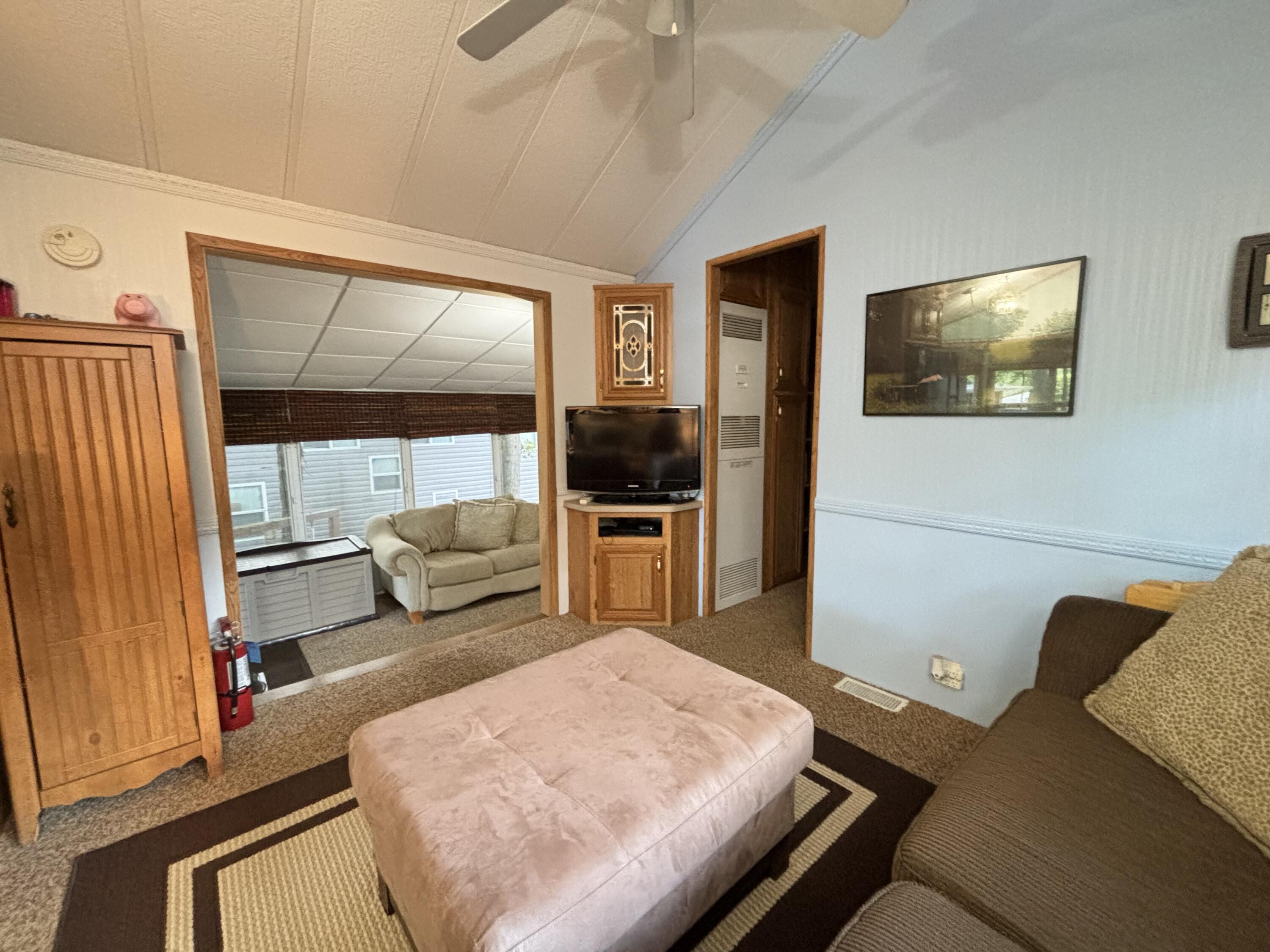 631 Hillview Lane