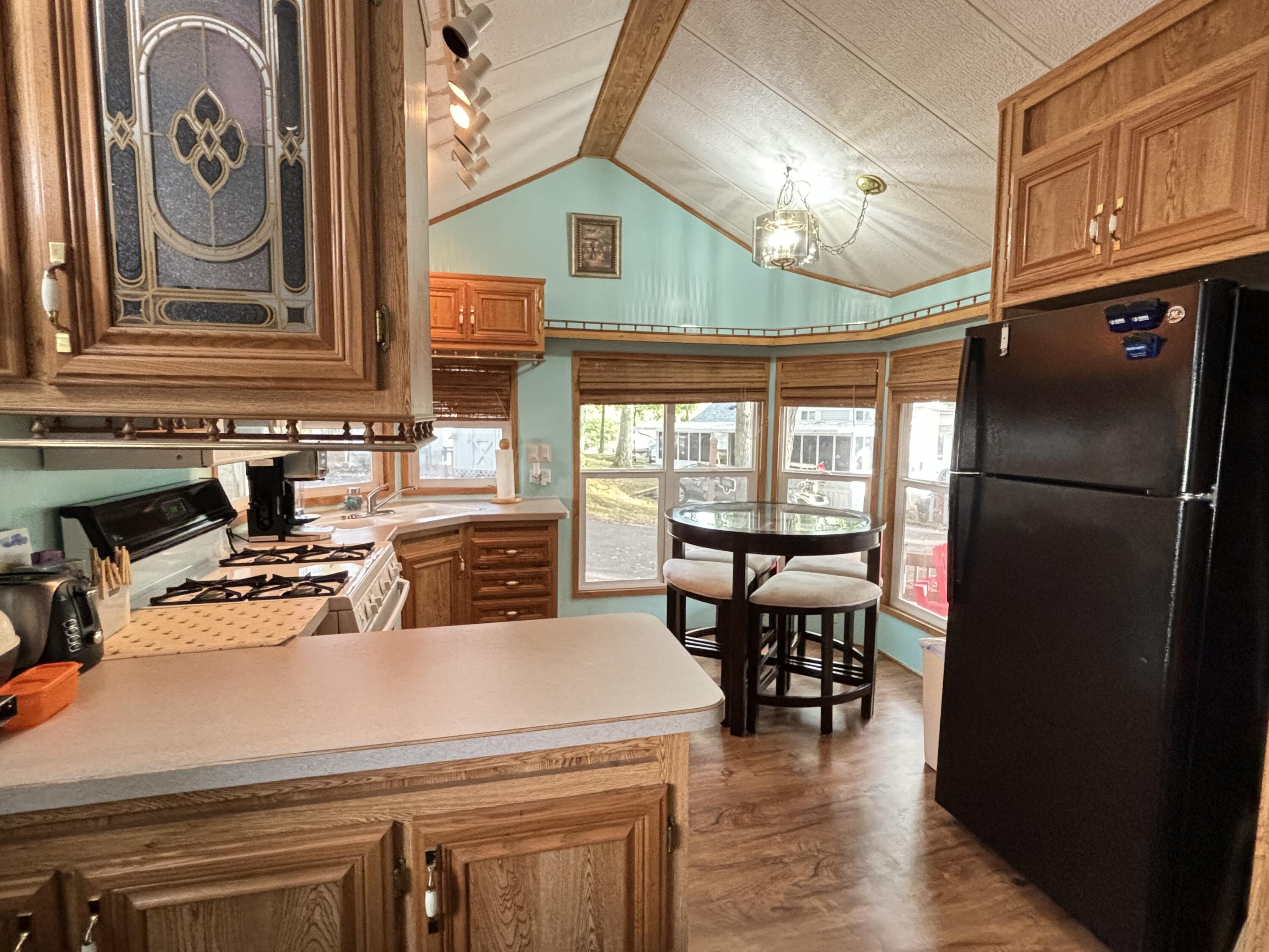 631 Hillview Lane
