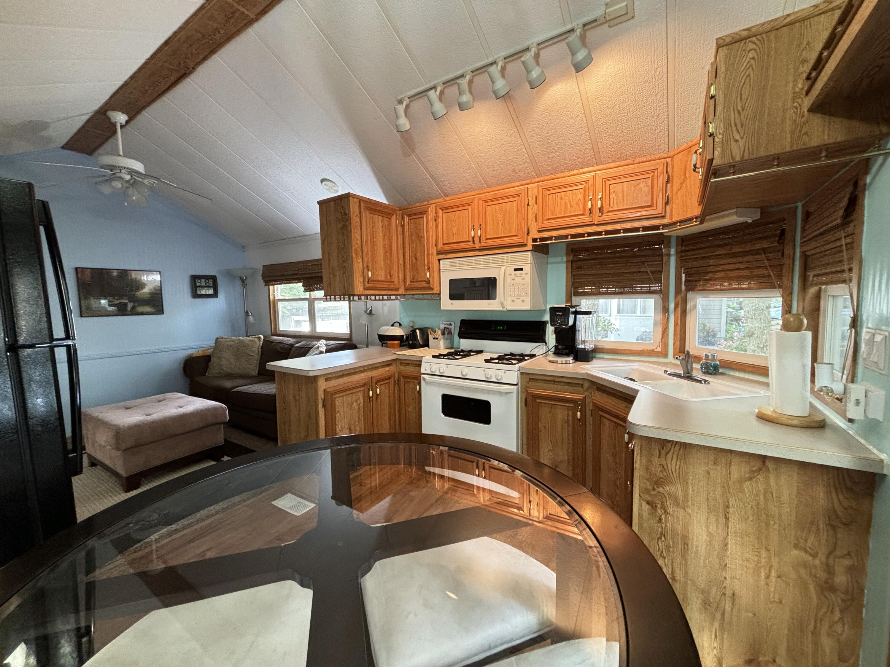 631 Hillview Lane