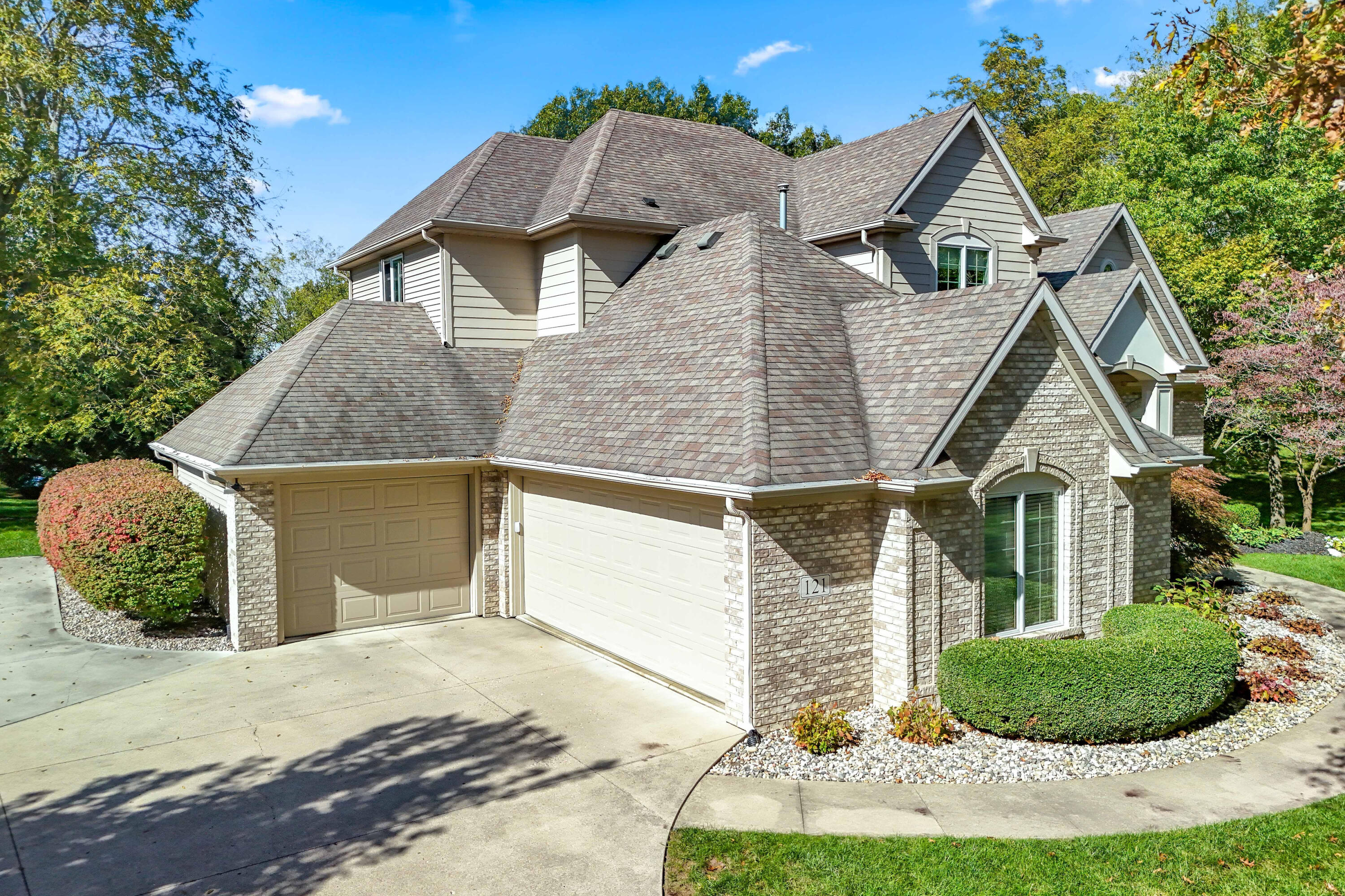 121 Arrowhead Dr.