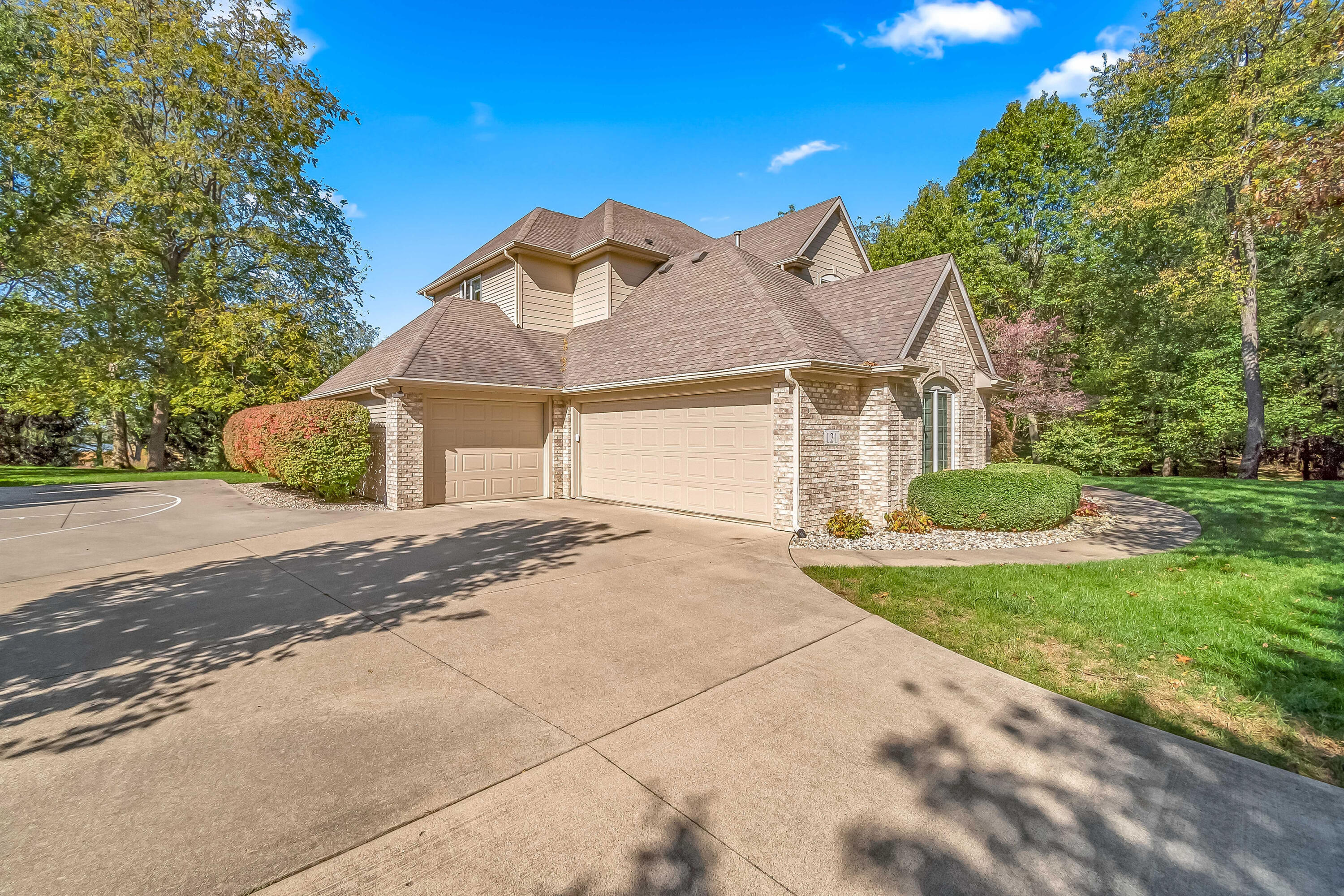 121 Arrowhead Dr.