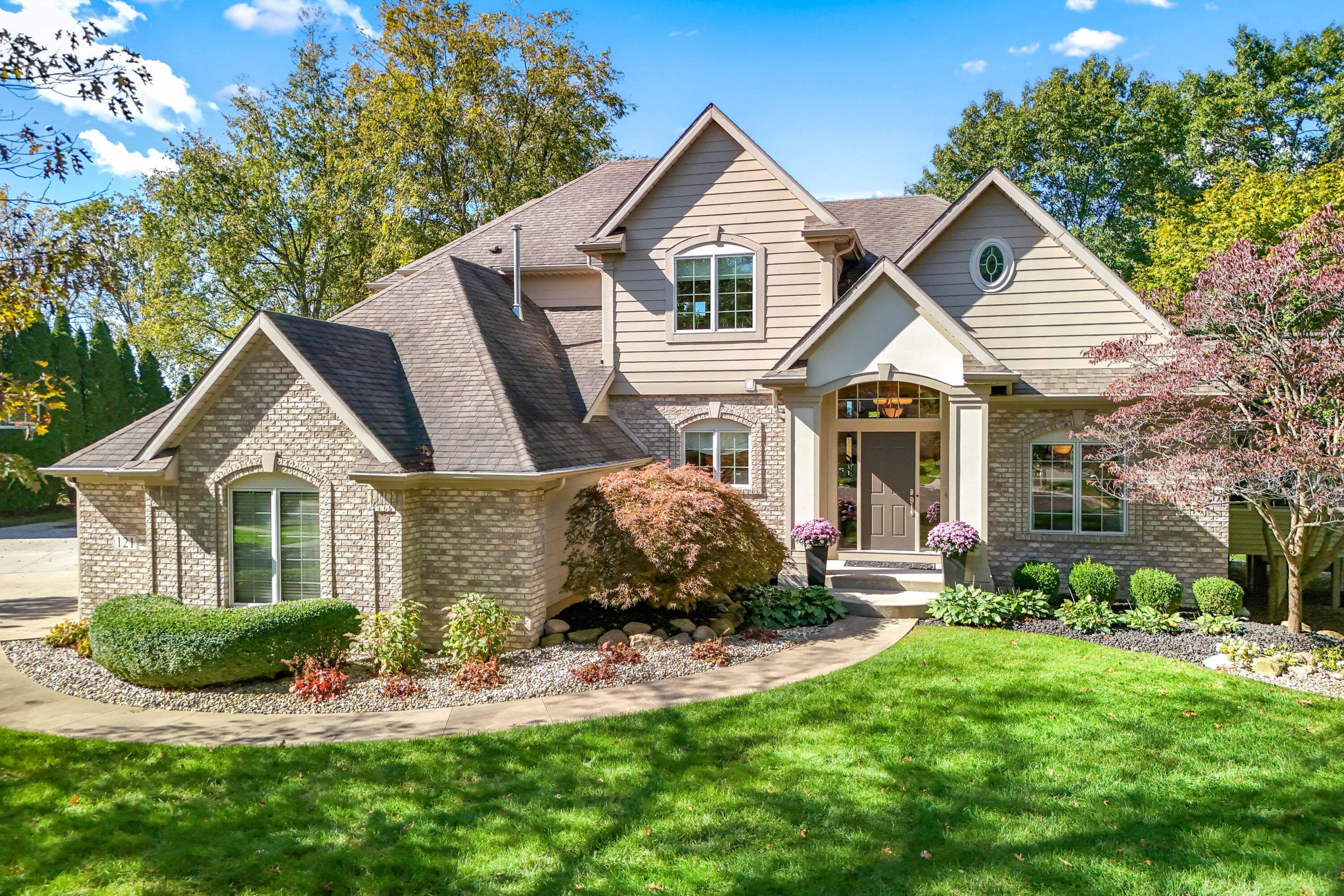 121 Arrowhead Dr.