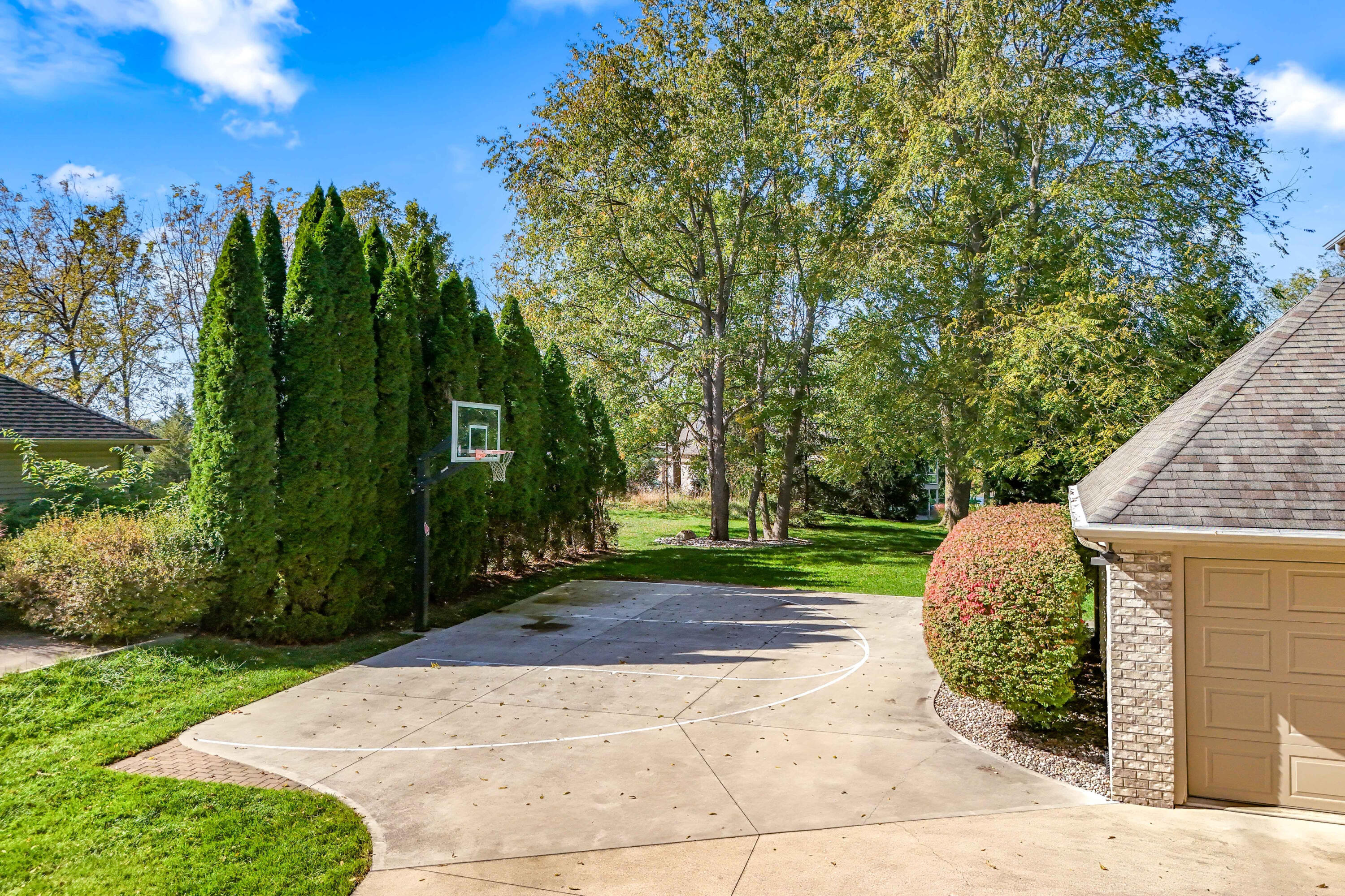 121 Arrowhead Dr.