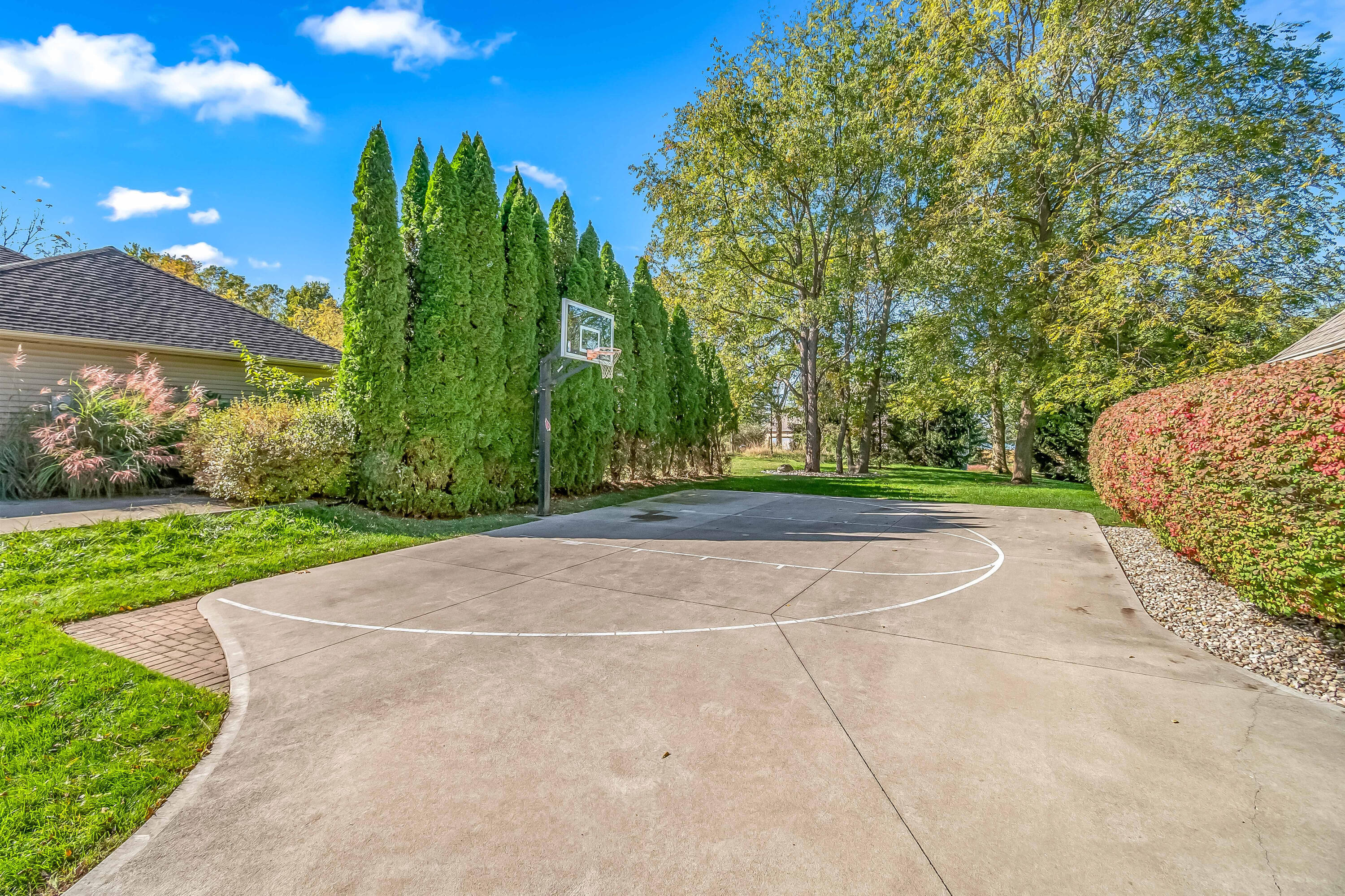 121 Arrowhead Dr.