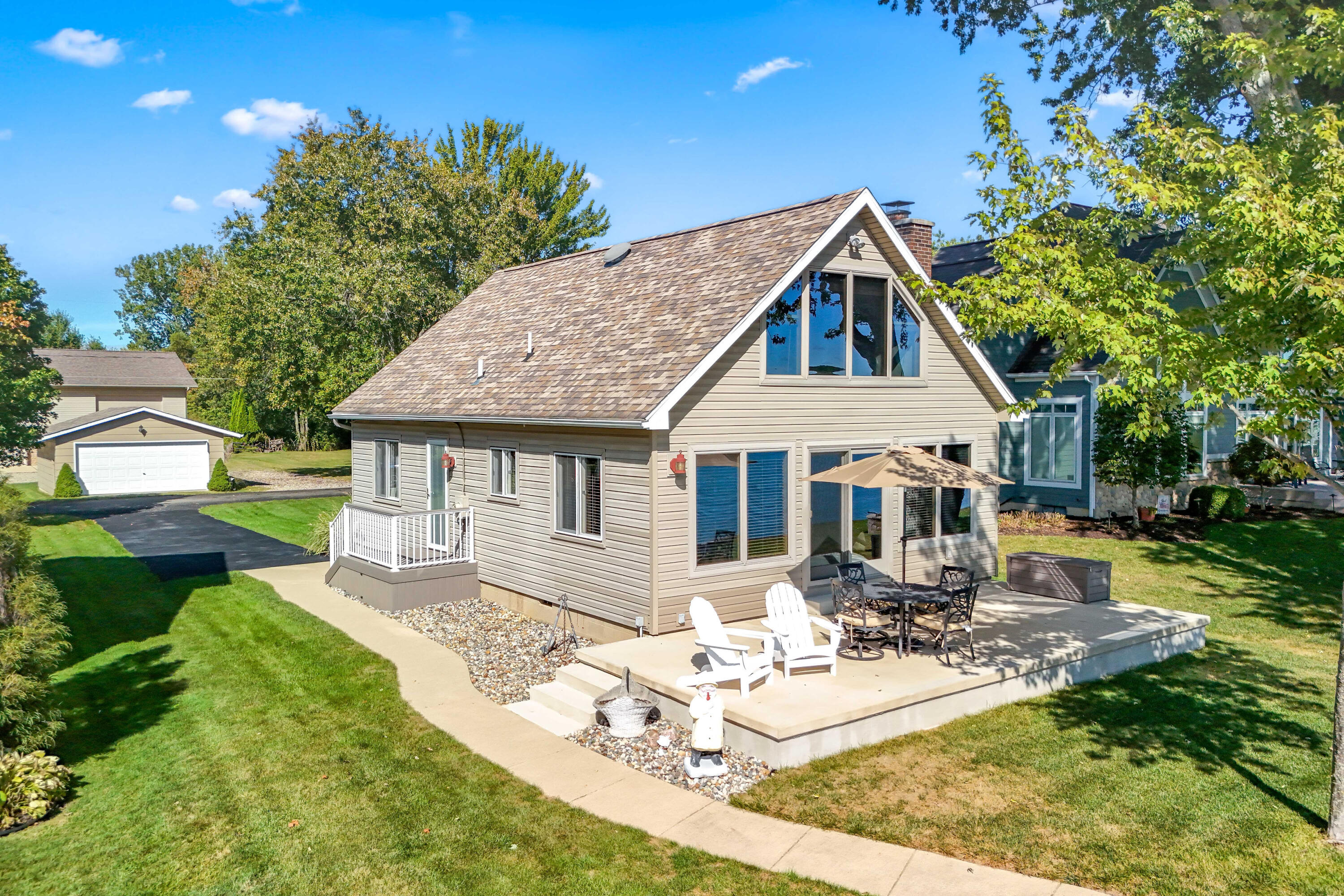 151 Lakeside Drive