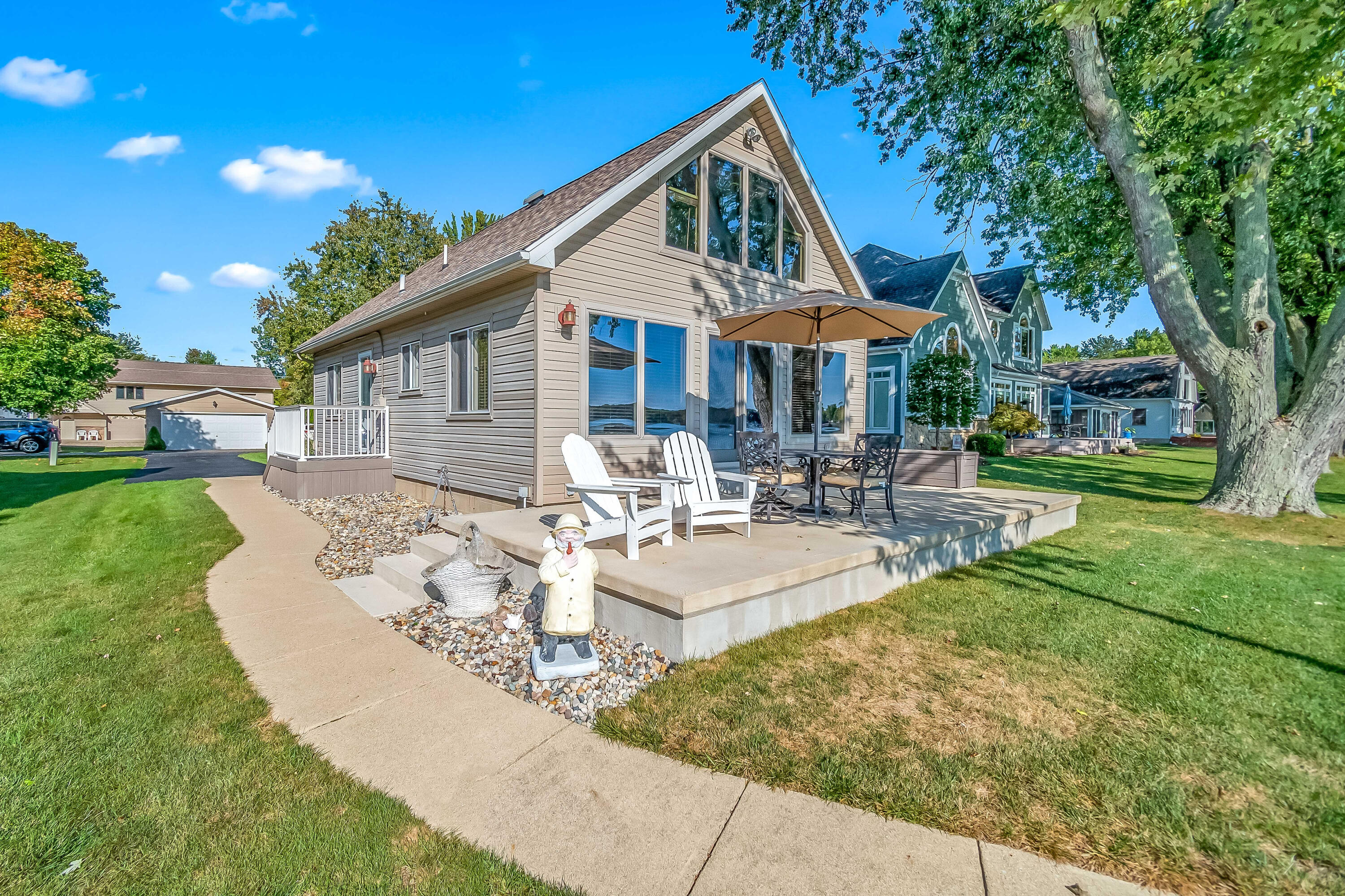 151 Lakeside Drive