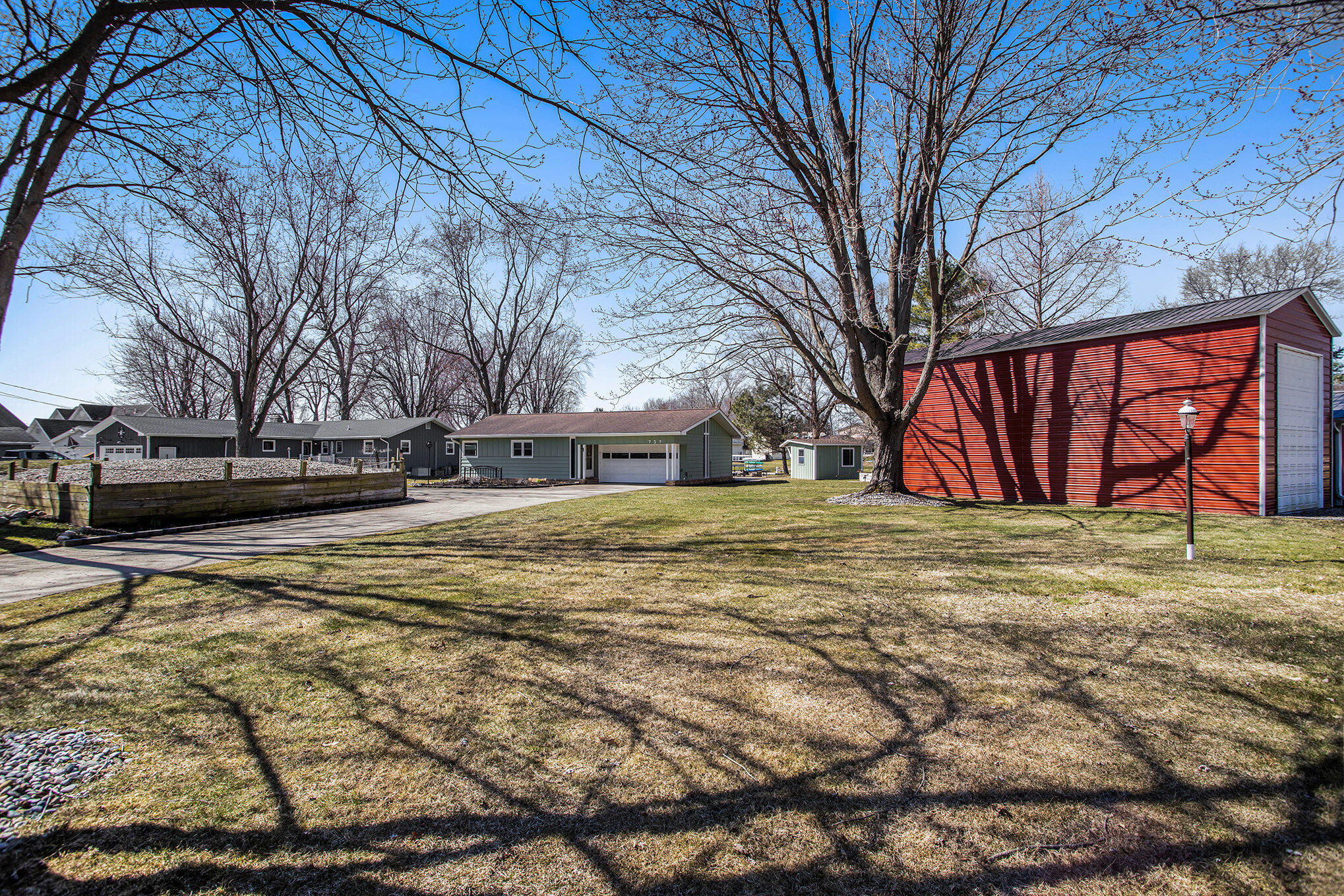 757 Lake Shore Point