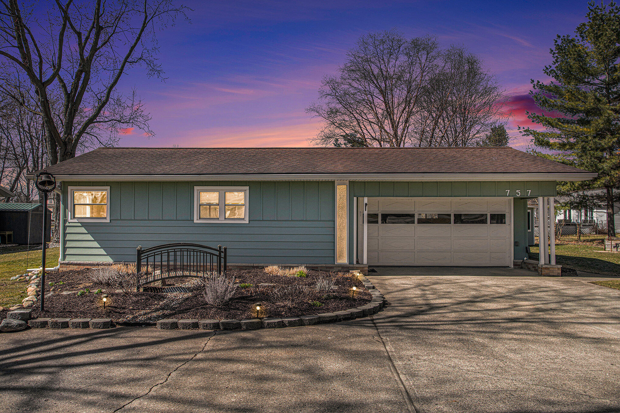 757 Lake Shore Point
