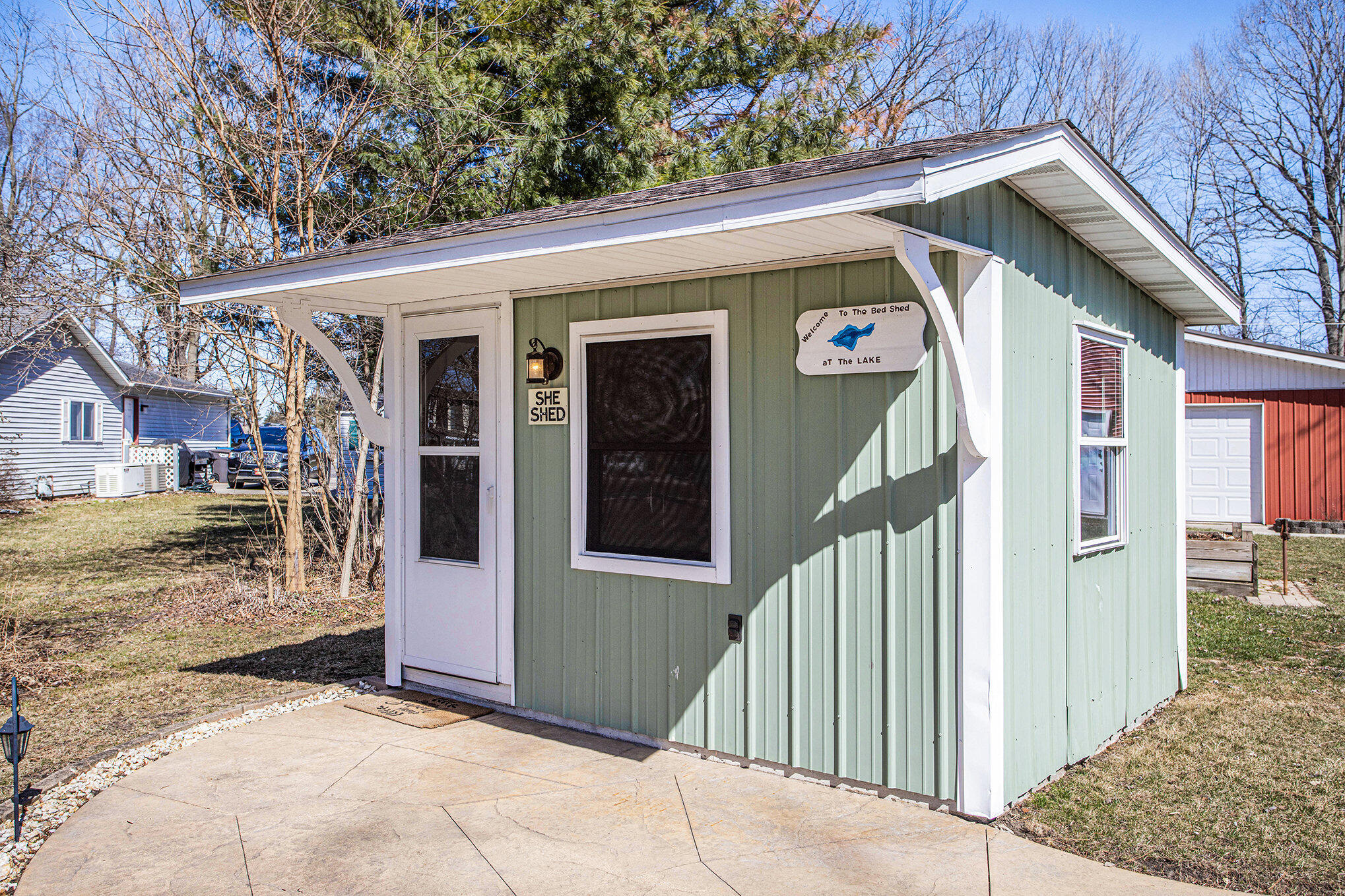 757 Lake Shore Point