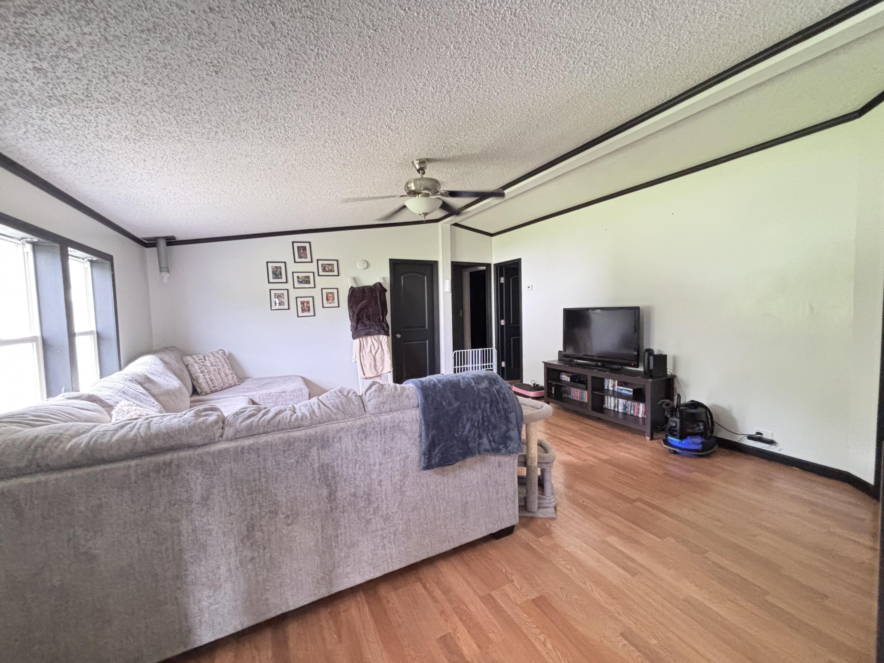 1118 E Chicago Road