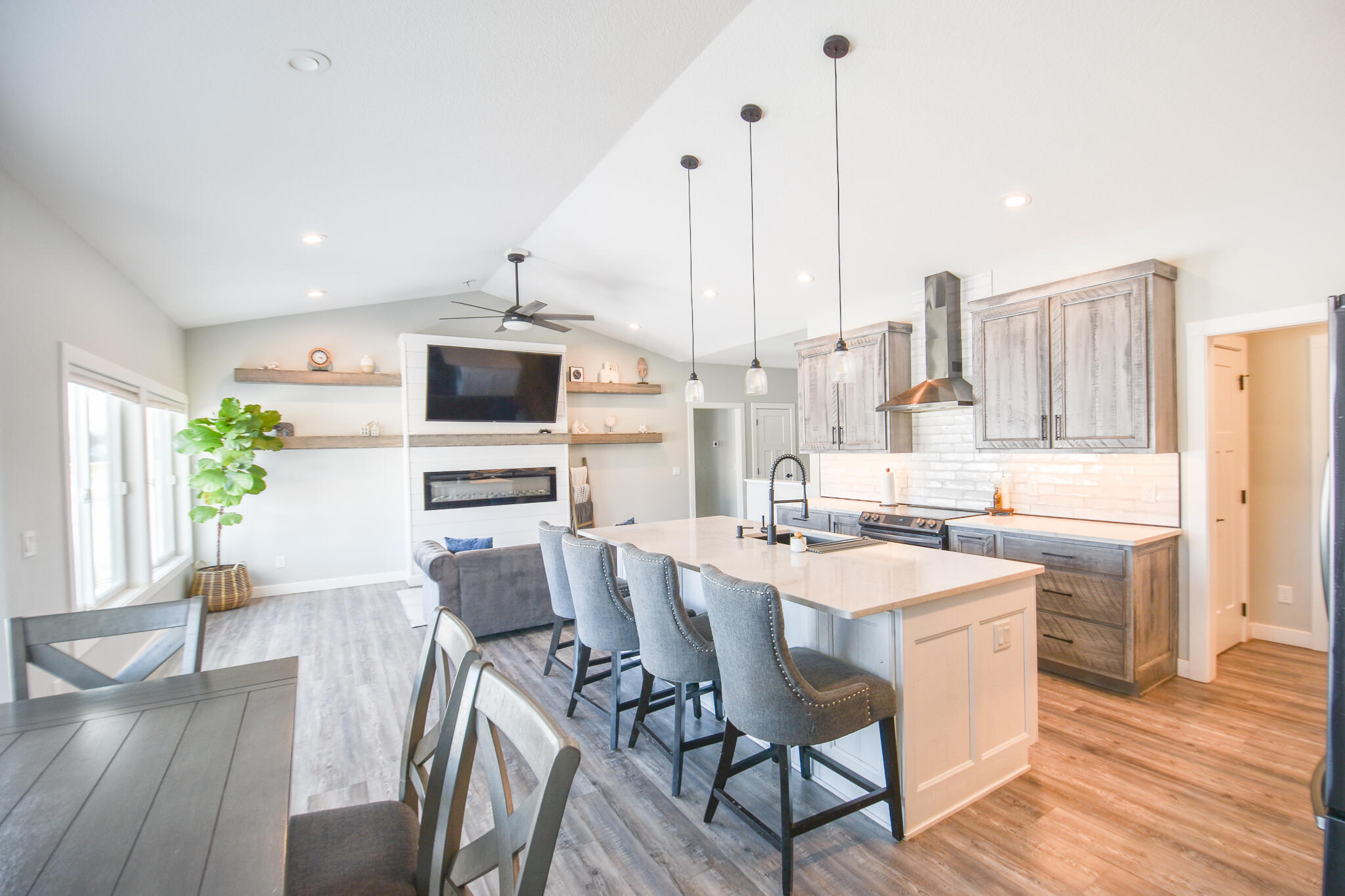 561 Wedge Court