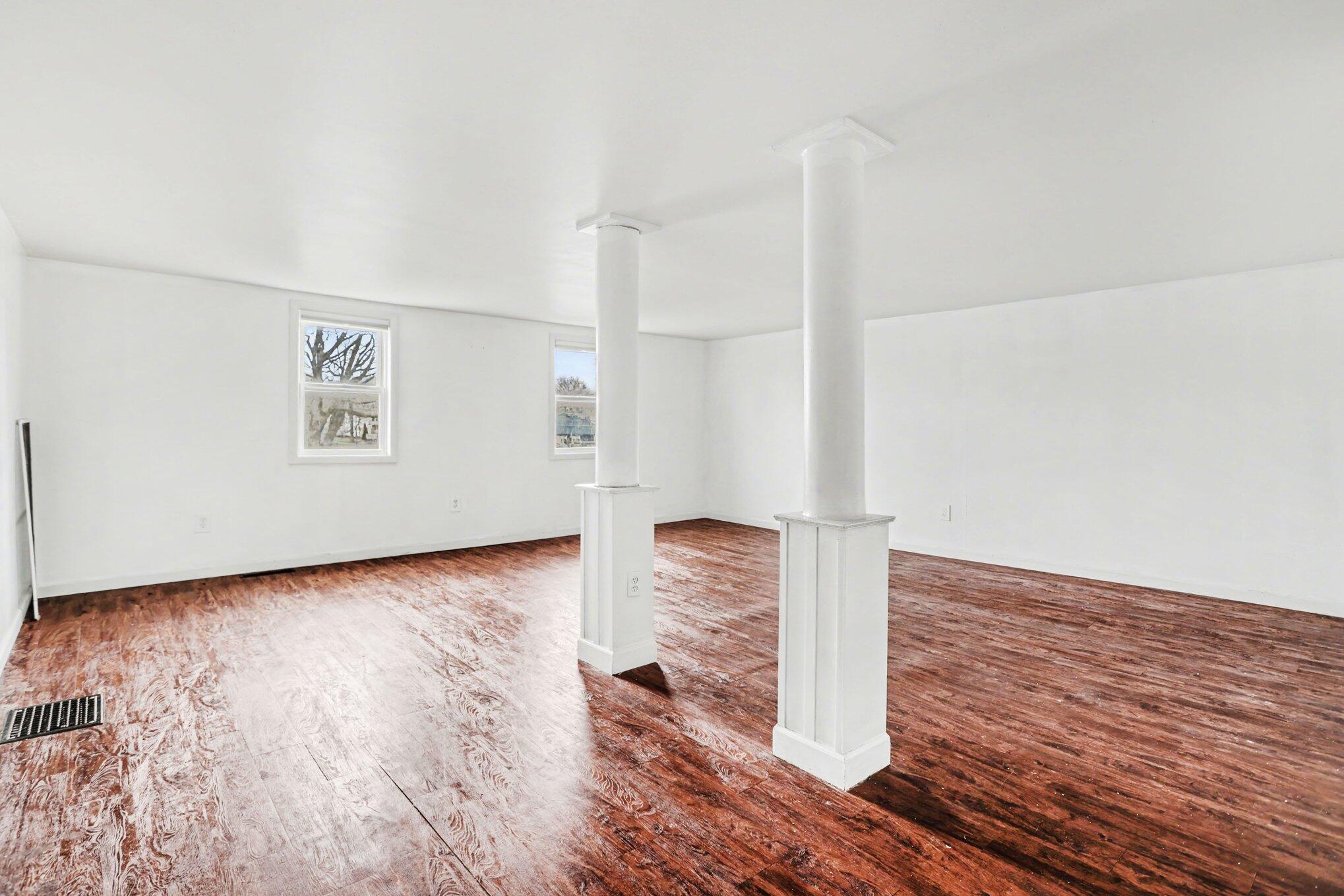 354 W Chicago Street