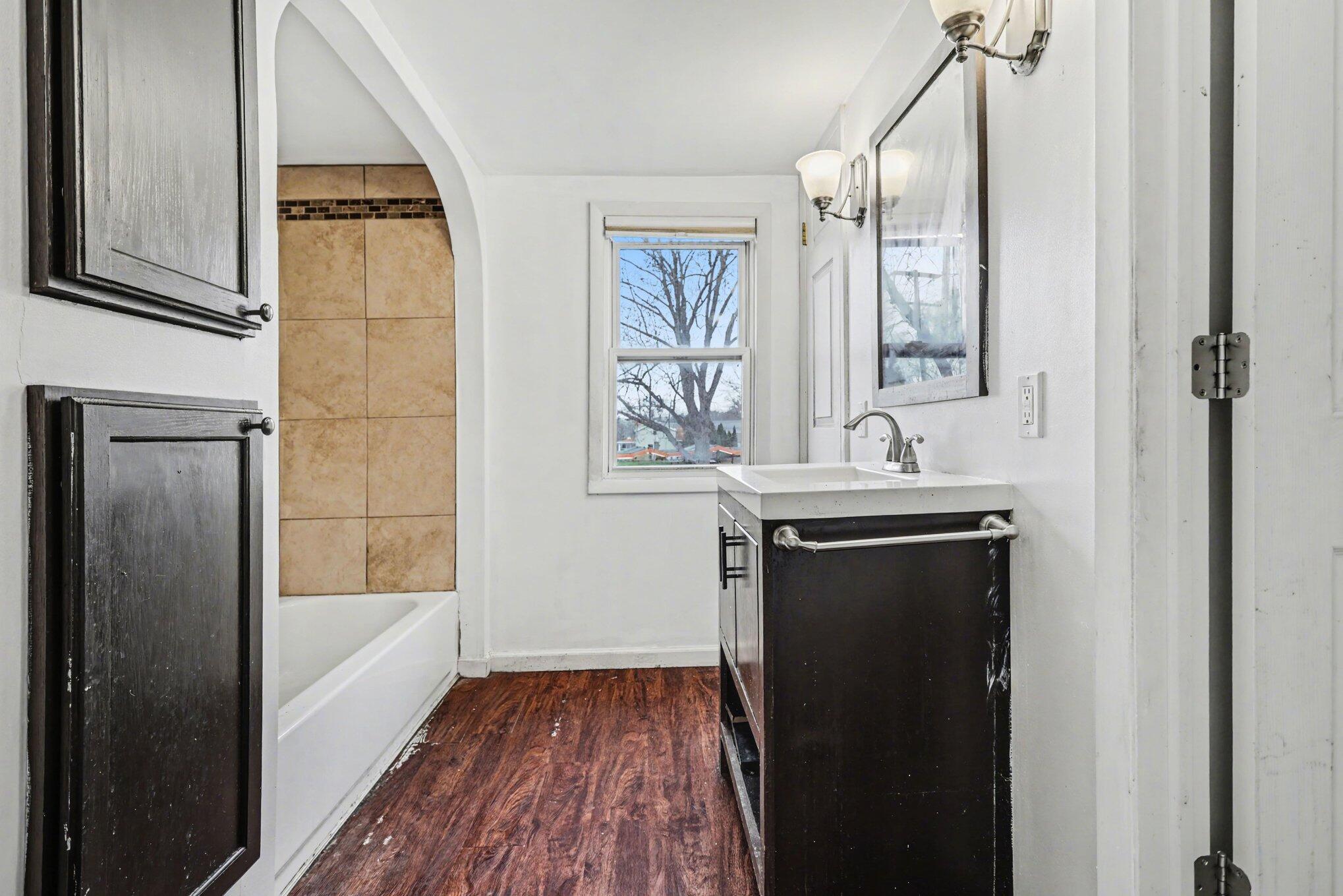 354 W Chicago Street