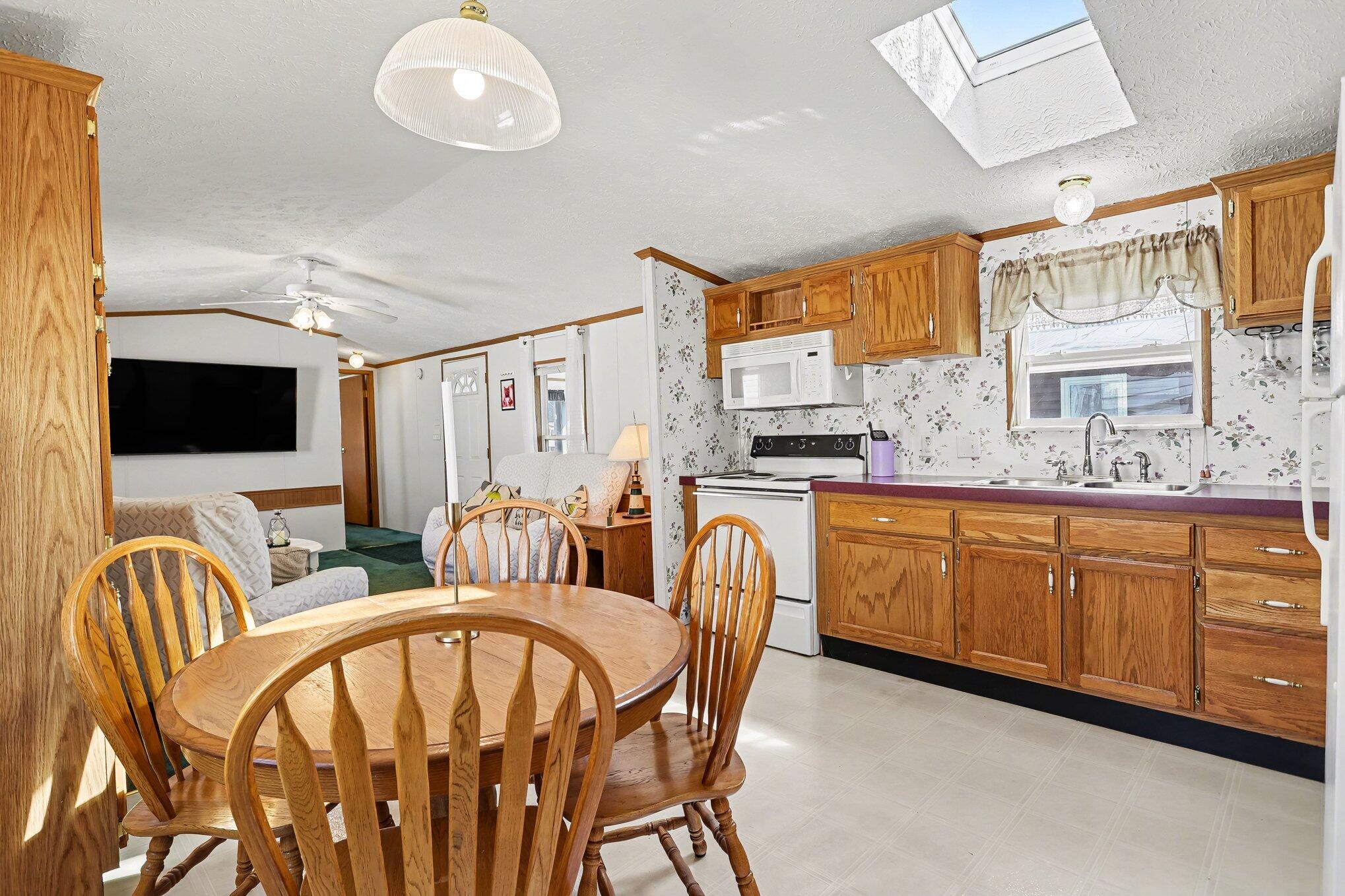 572 Maple Lane