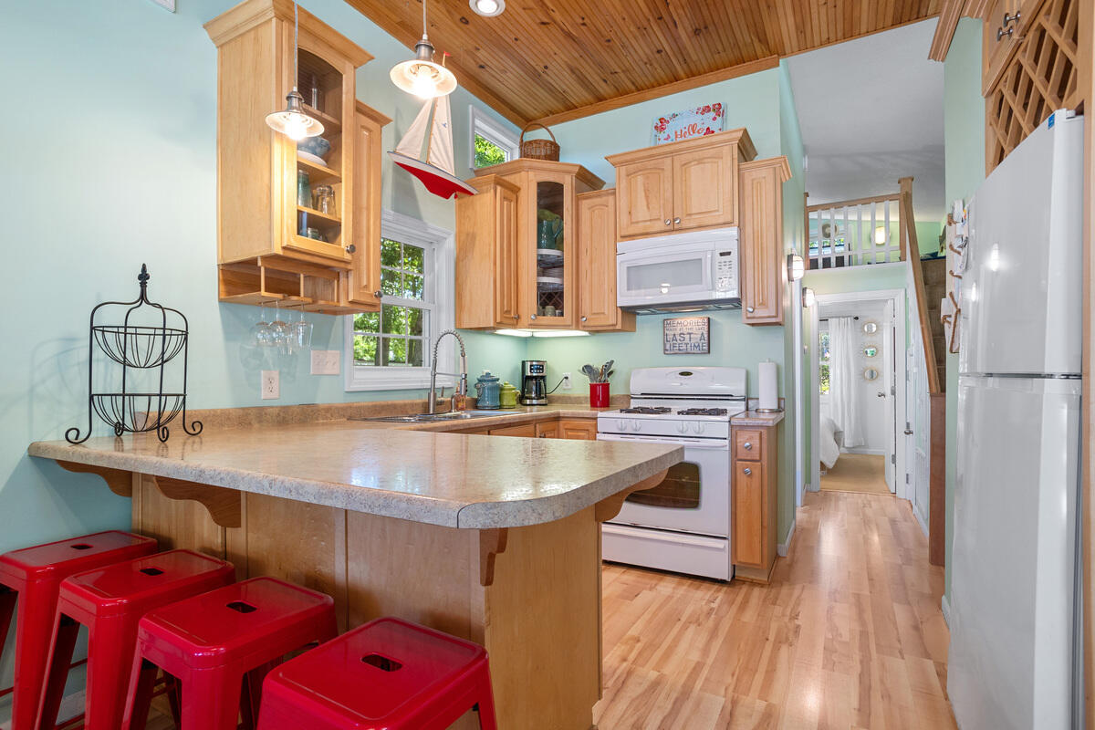 634 Hillview Lane